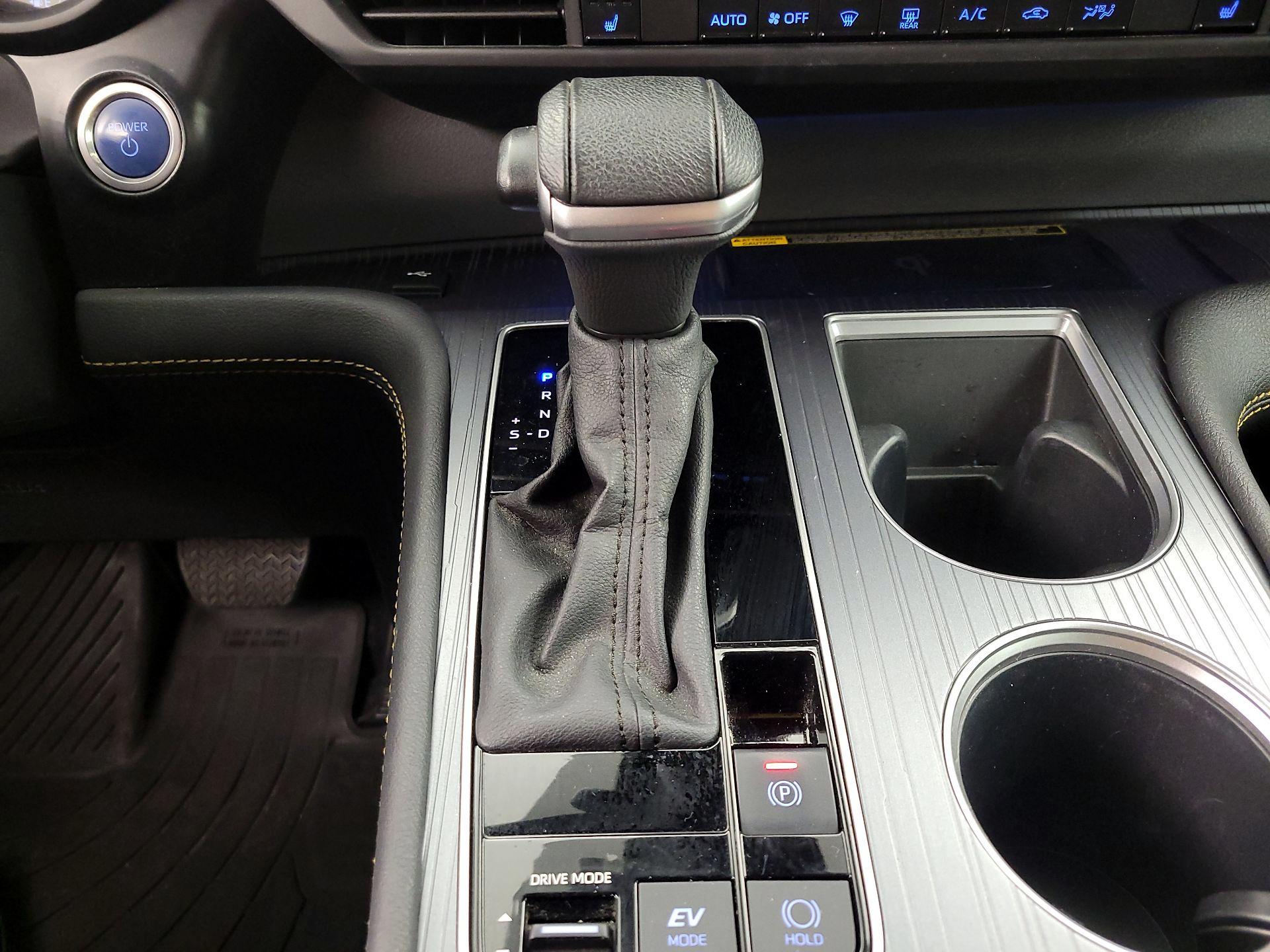 Thumbnail: 2024 Toyota Sienna - 18