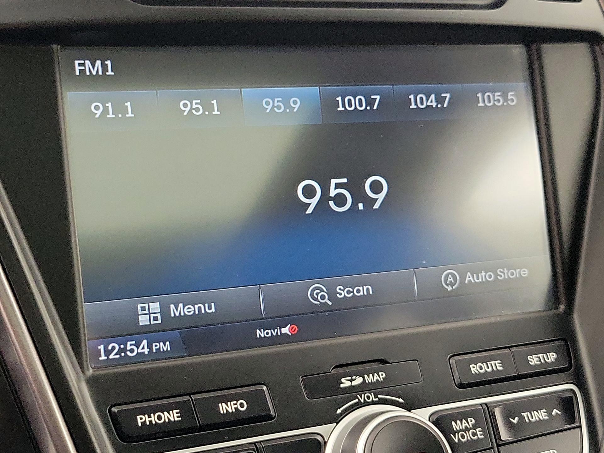 Thumbnail: 2015 Hyundai Santa Fe - 16