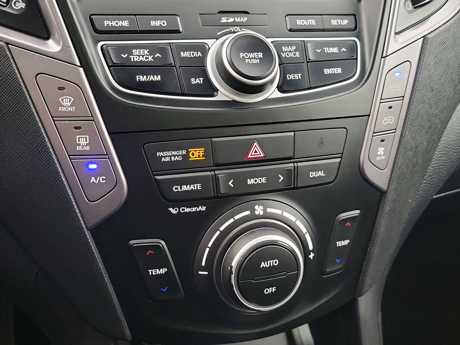 Thumbnail: 2015 Hyundai Santa Fe - 17