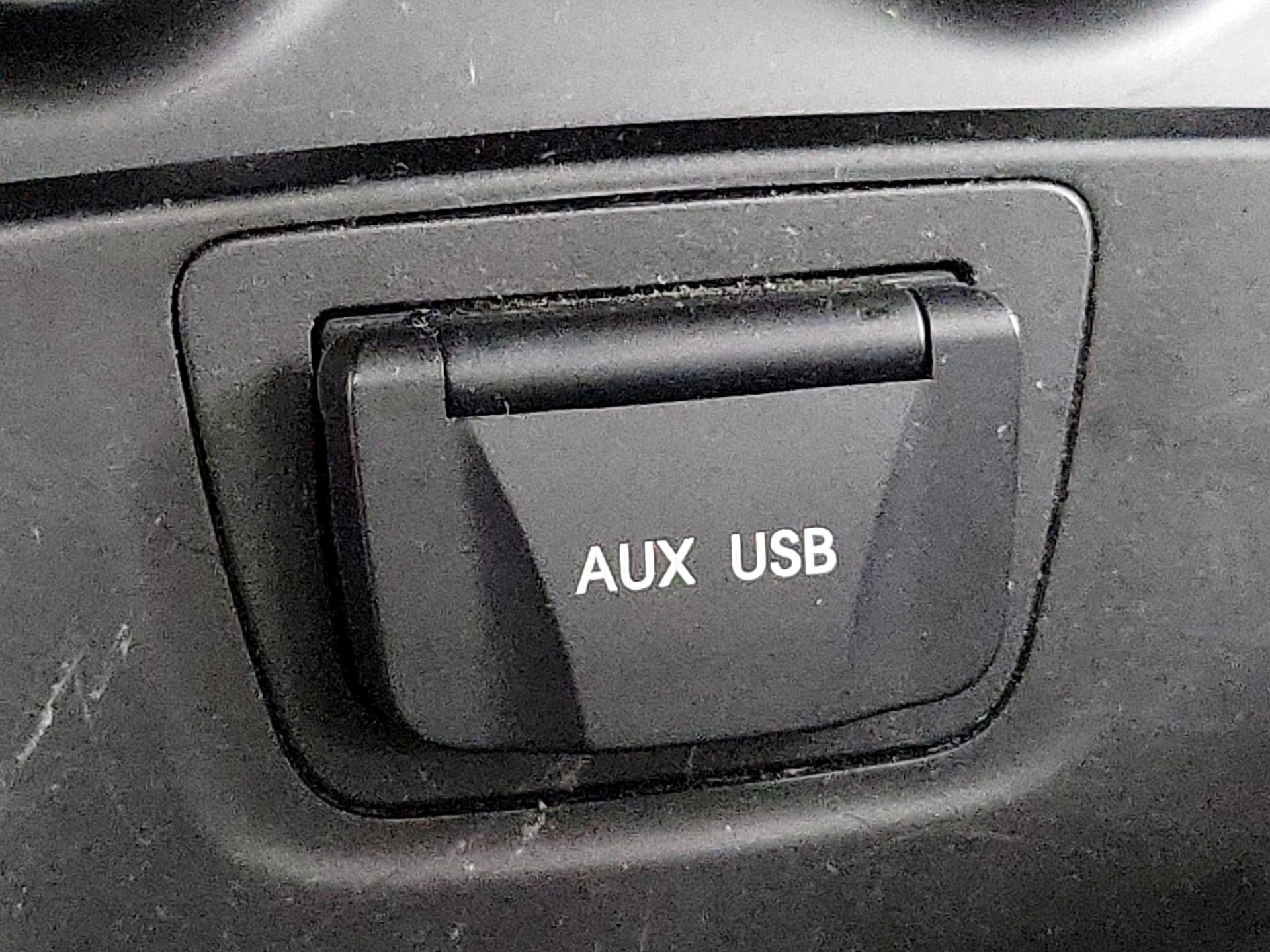 Thumbnail: 2015 Hyundai Santa Fe - 19