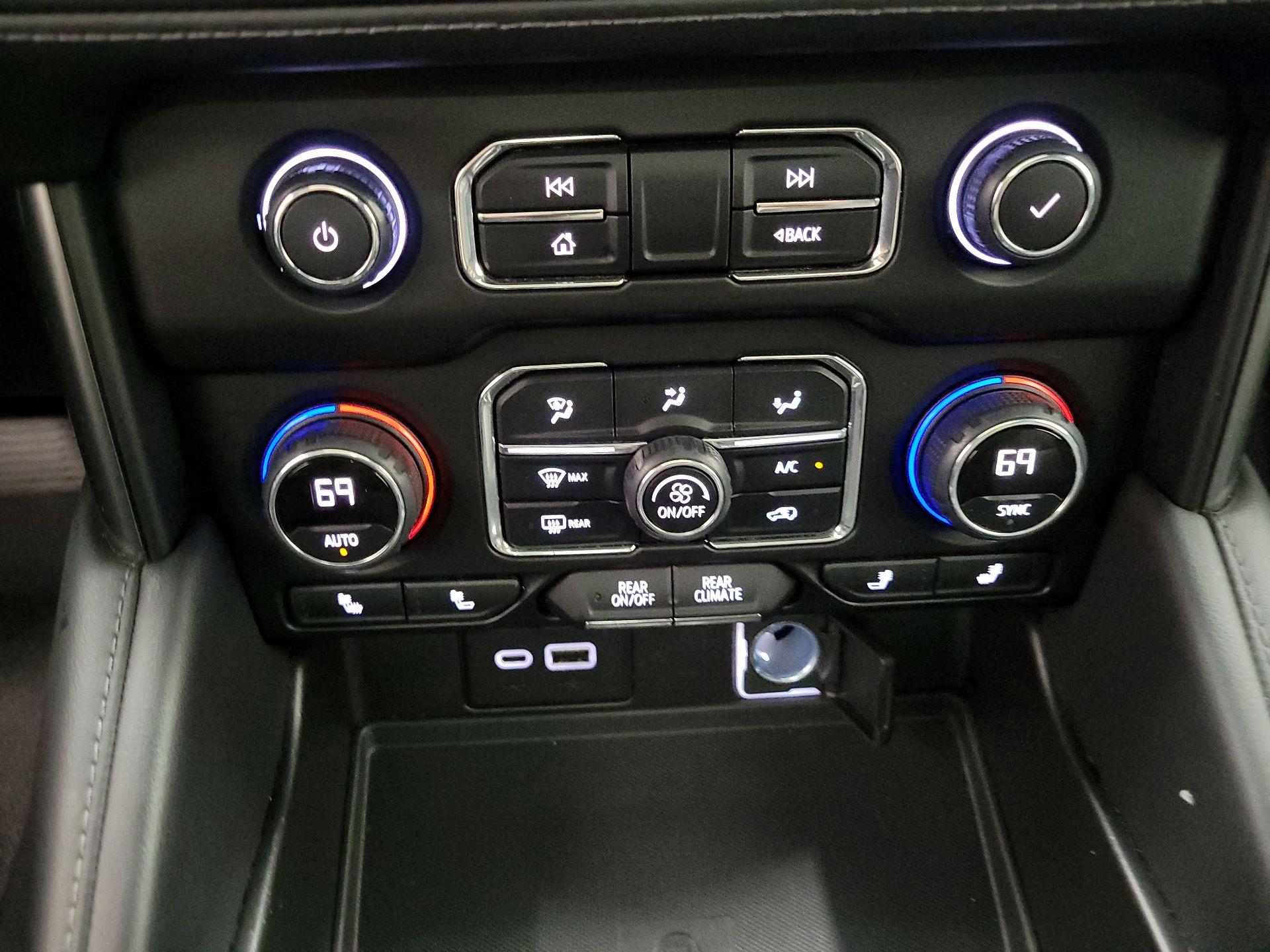 Thumbnail: 2022 Chevrolet Suburban - 16