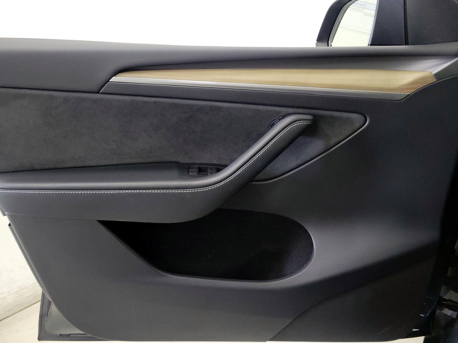 Thumbnail: 2023 Tesla Model Y - 12