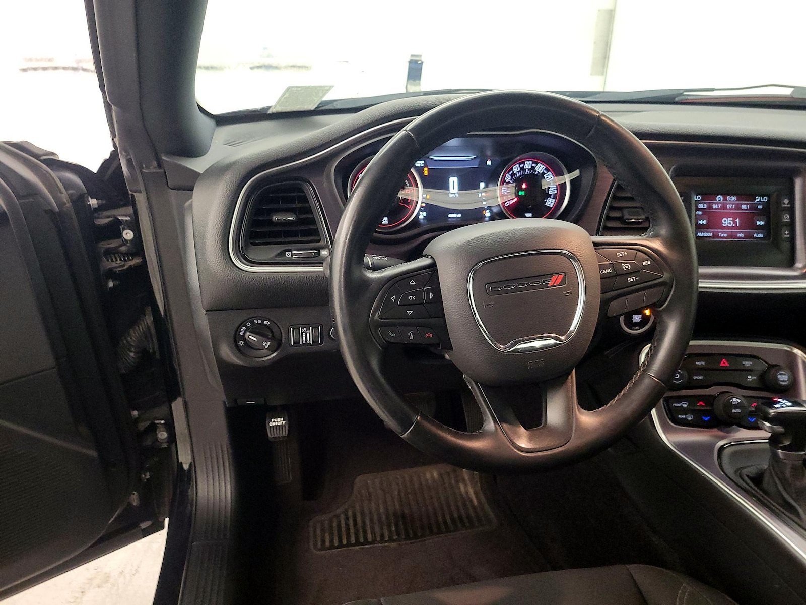 2017 Dodge Challenger R/T - Photo 9