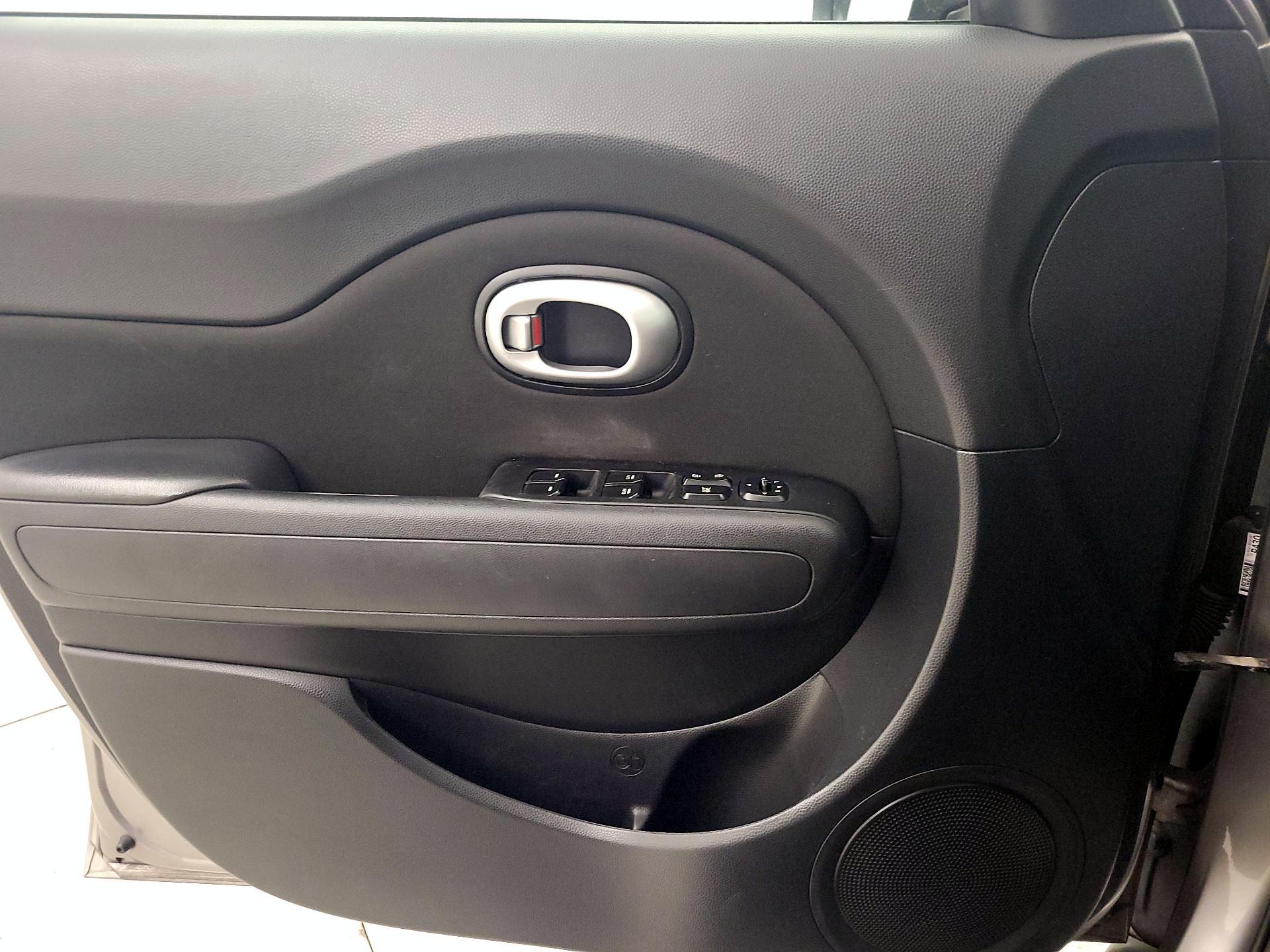 Thumbnail: 2016 Kia Soul - 12