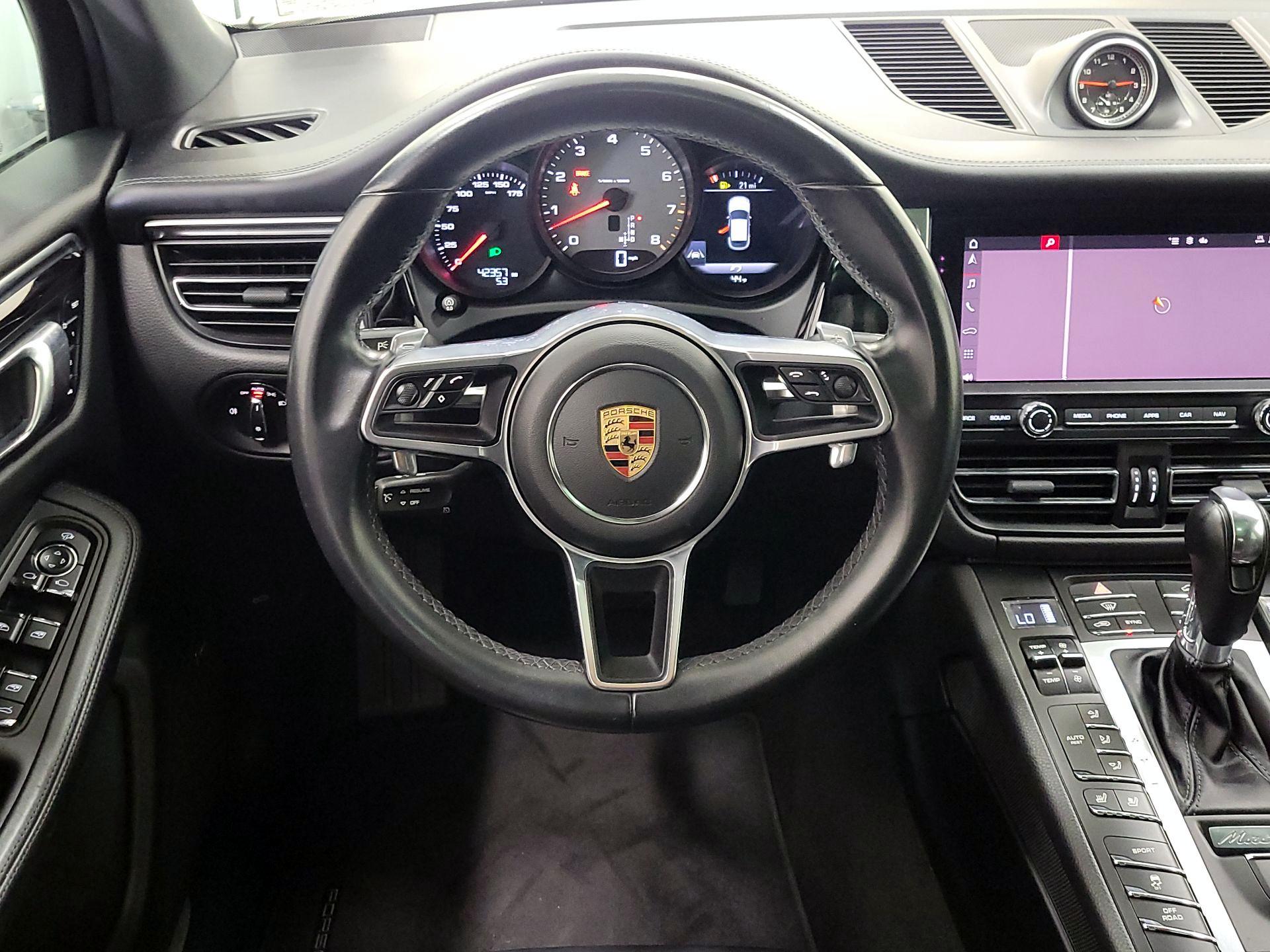 Thumbnail: 2020 Porsche Macan - 10