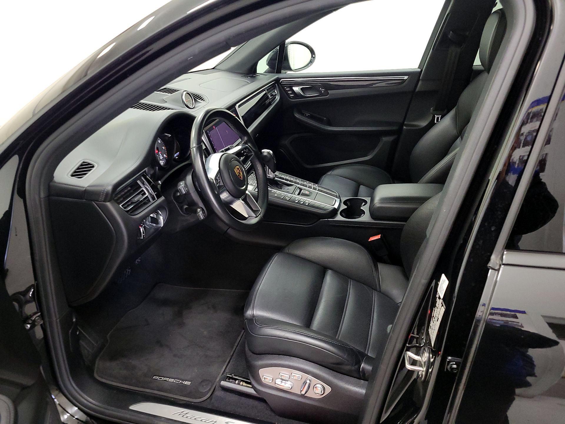 Thumbnail: 2020 Porsche Macan - 11