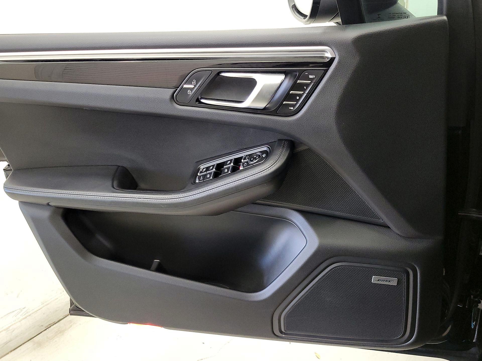 Thumbnail: 2020 Porsche Macan - 12