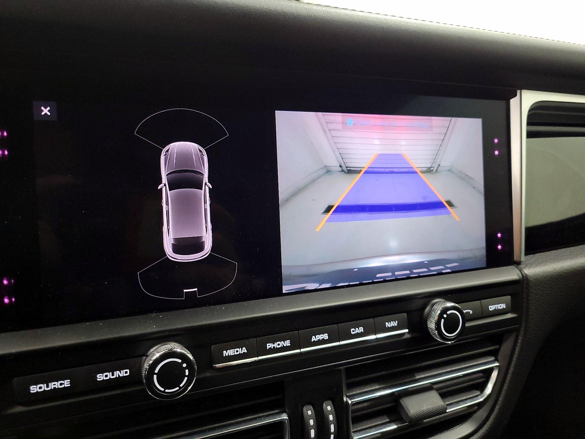 Thumbnail: 2020 Porsche Macan - 15