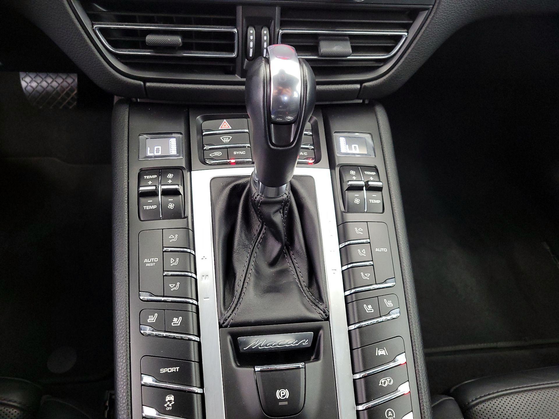 Thumbnail: 2020 Porsche Macan - 18