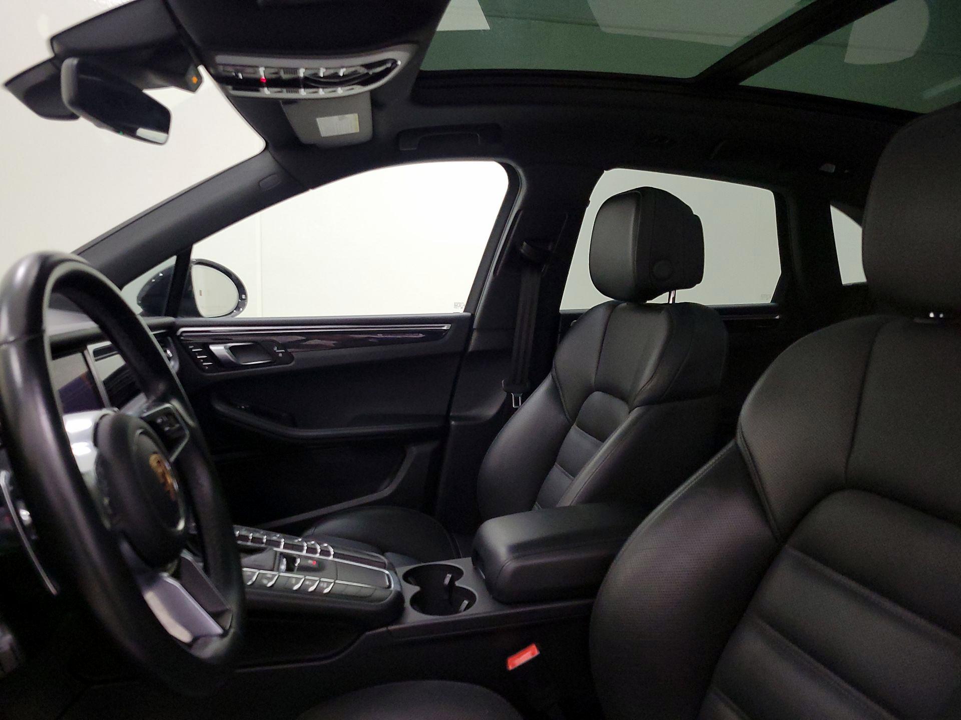 Thumbnail: 2020 Porsche Macan - 20