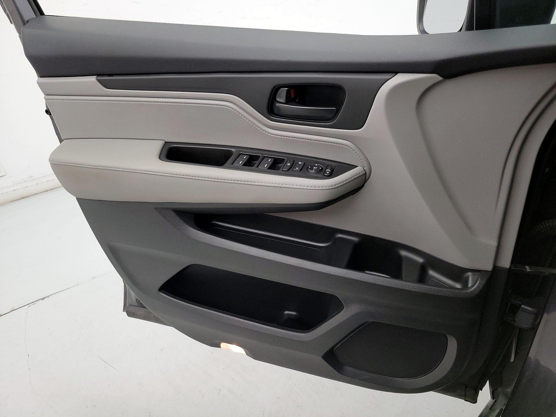 Thumbnail: 2019 Honda Odyssey - 12