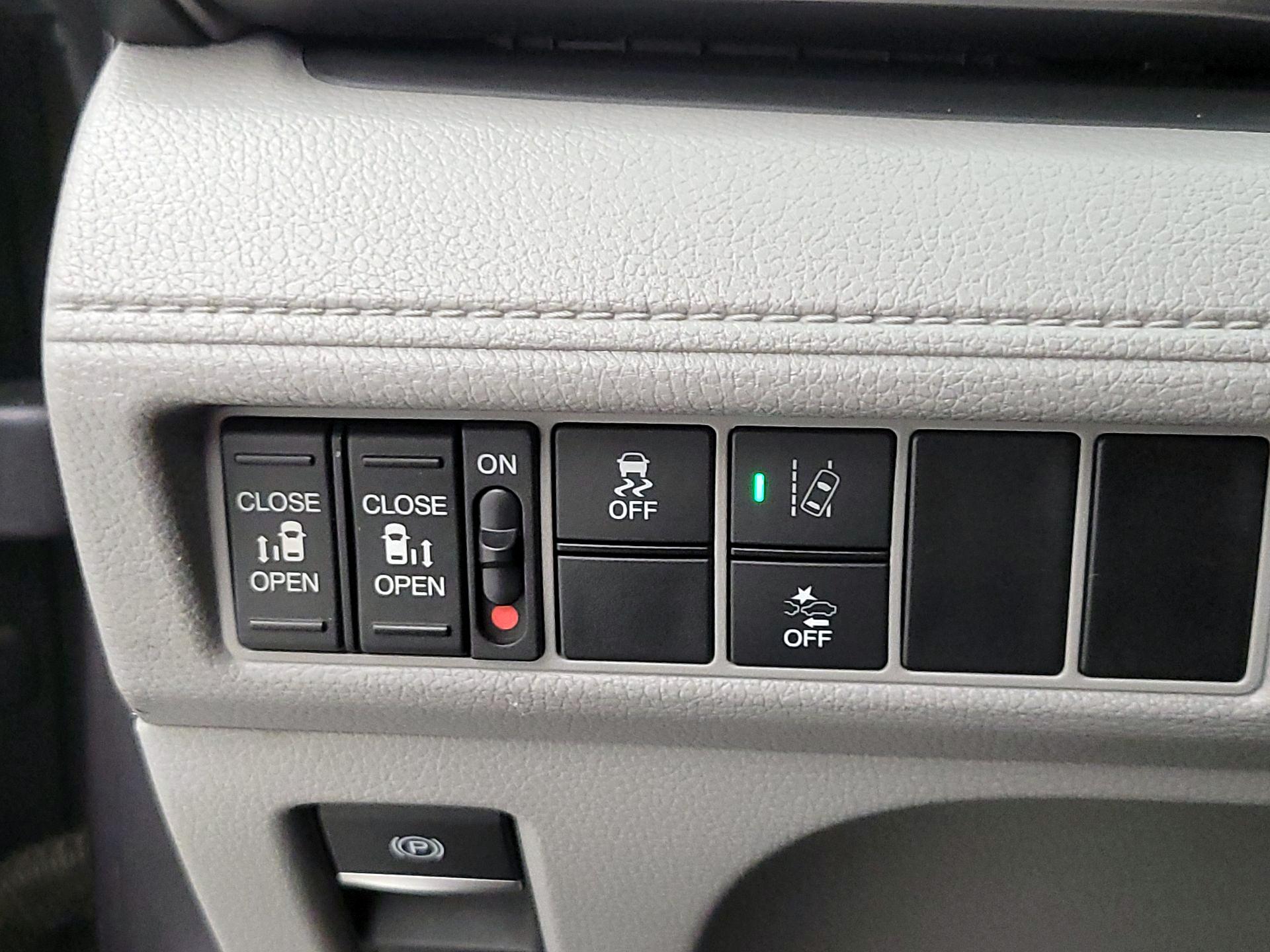 Thumbnail: 2019 Honda Odyssey - 13