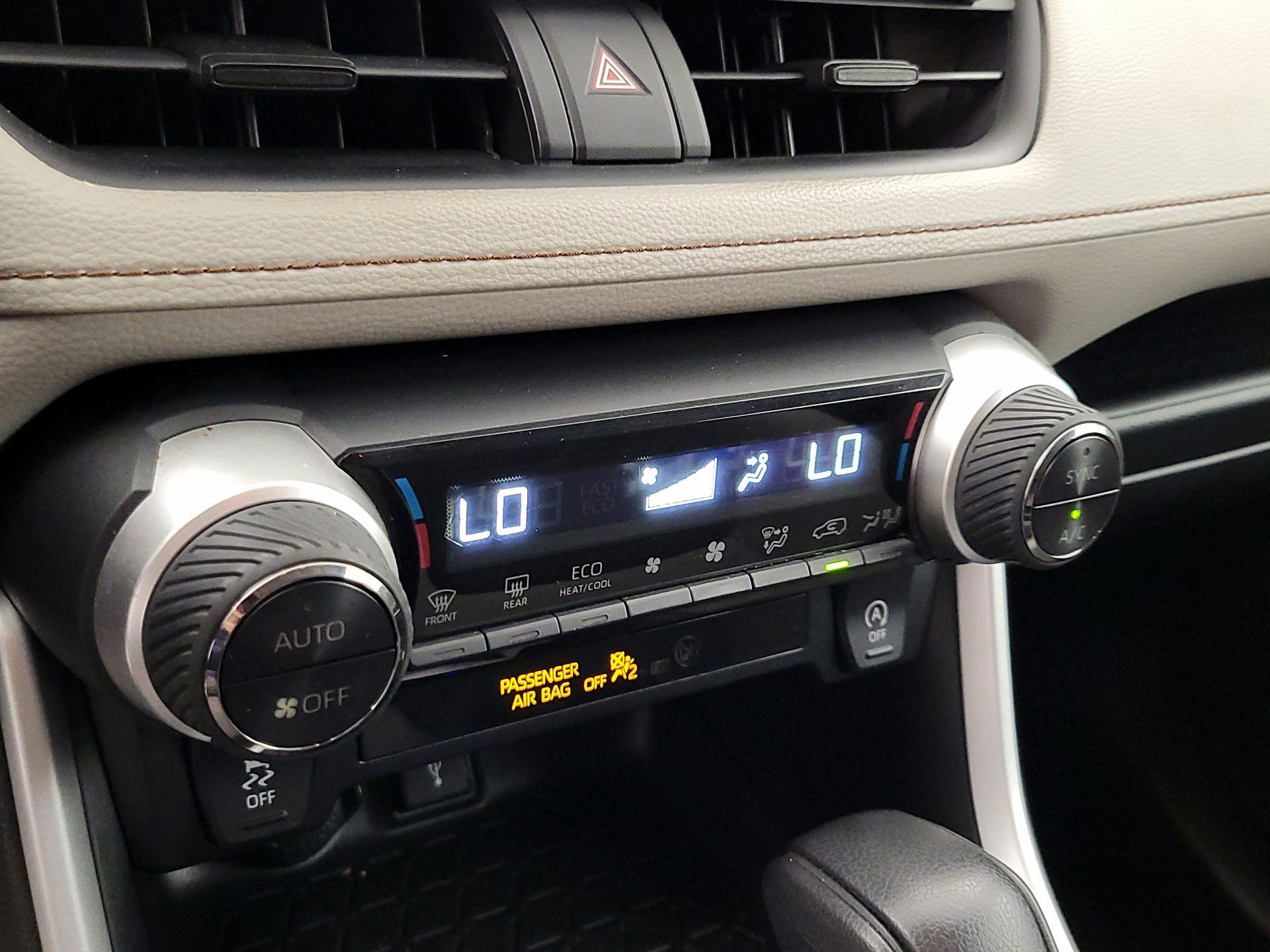 Thumbnail: 2020 Toyota RAV4 - 16