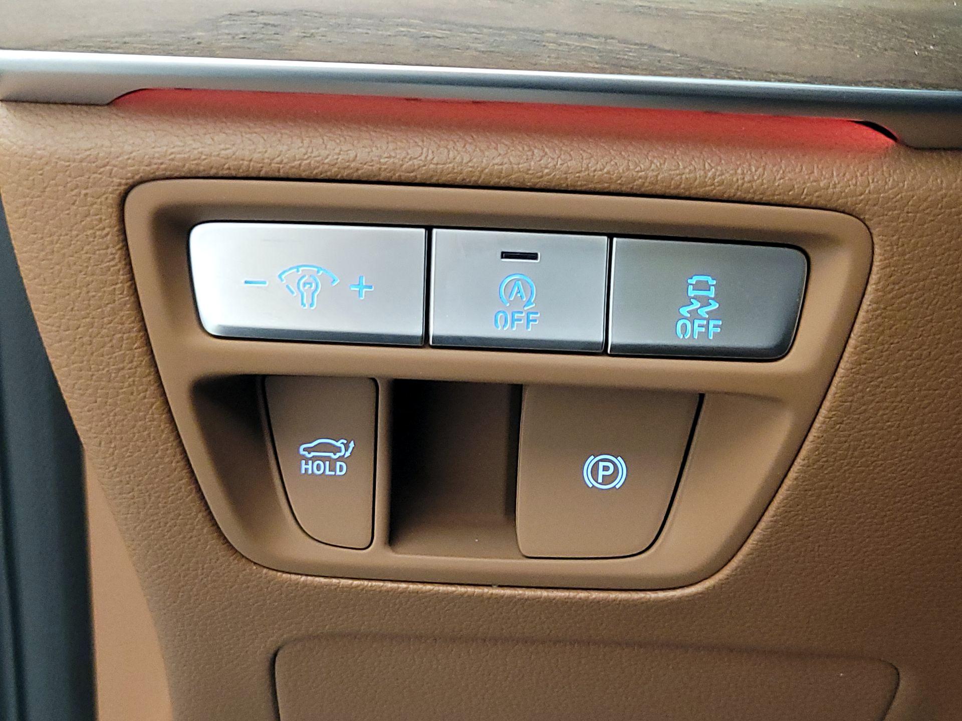 Thumbnail: 2023 Genesis G80 - 13