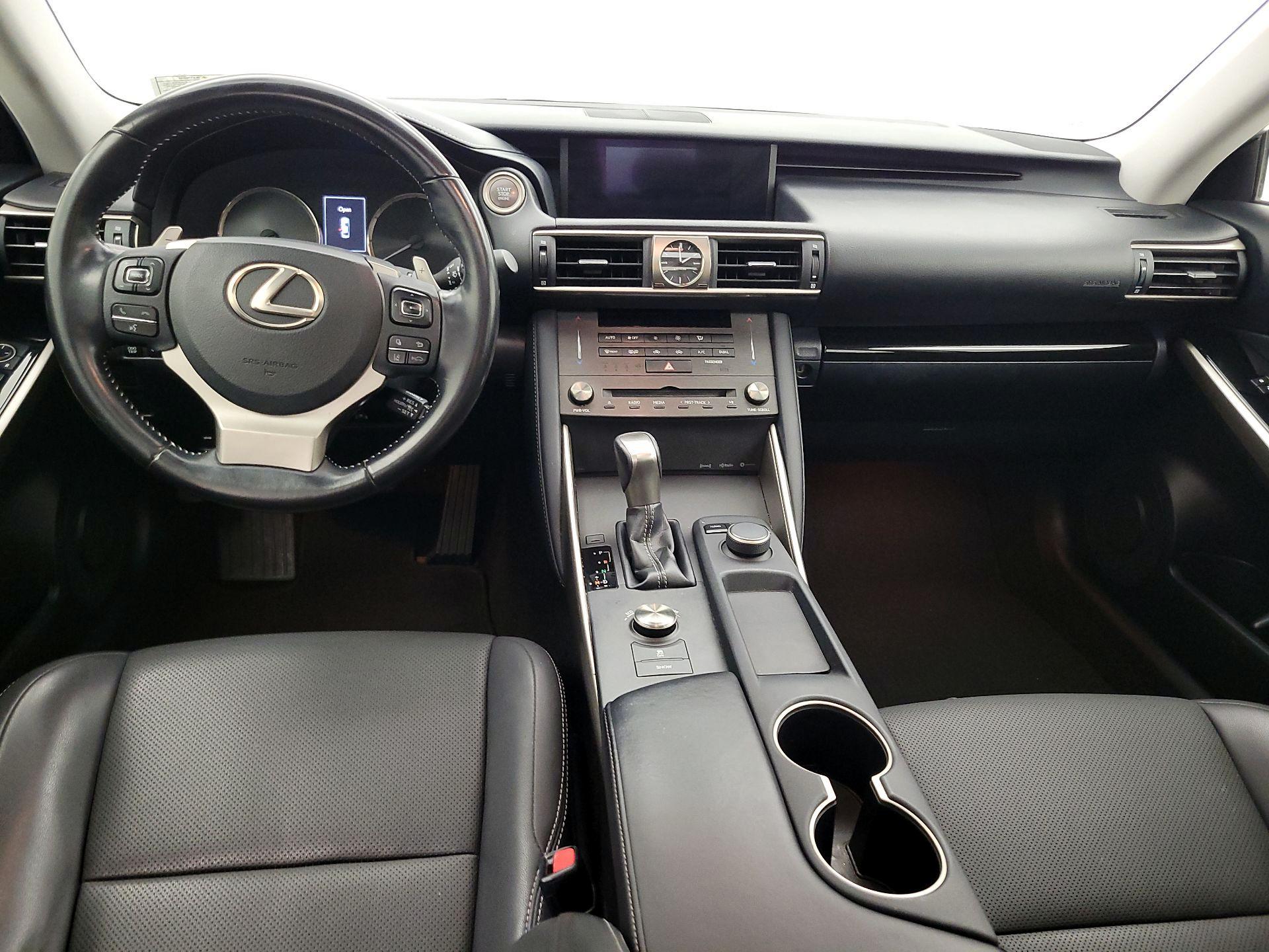 Thumbnail: 2020 Lexus IS - 9