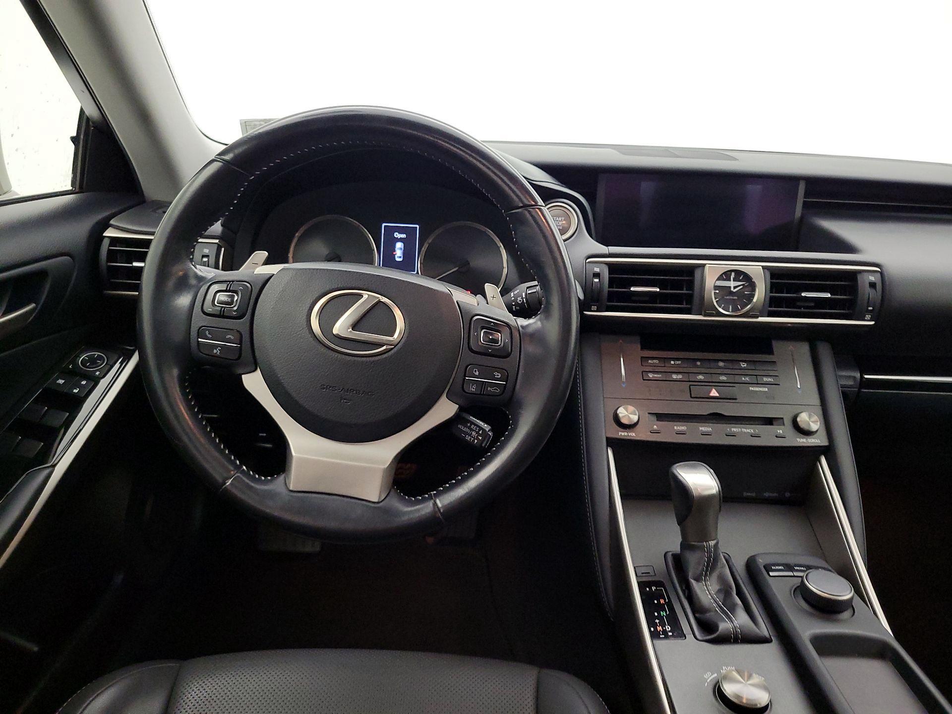 Thumbnail: 2020 Lexus IS - 10