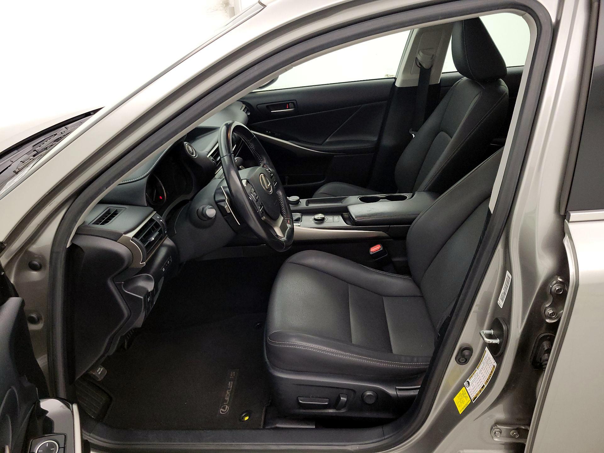 Thumbnail: 2020 Lexus IS - 11