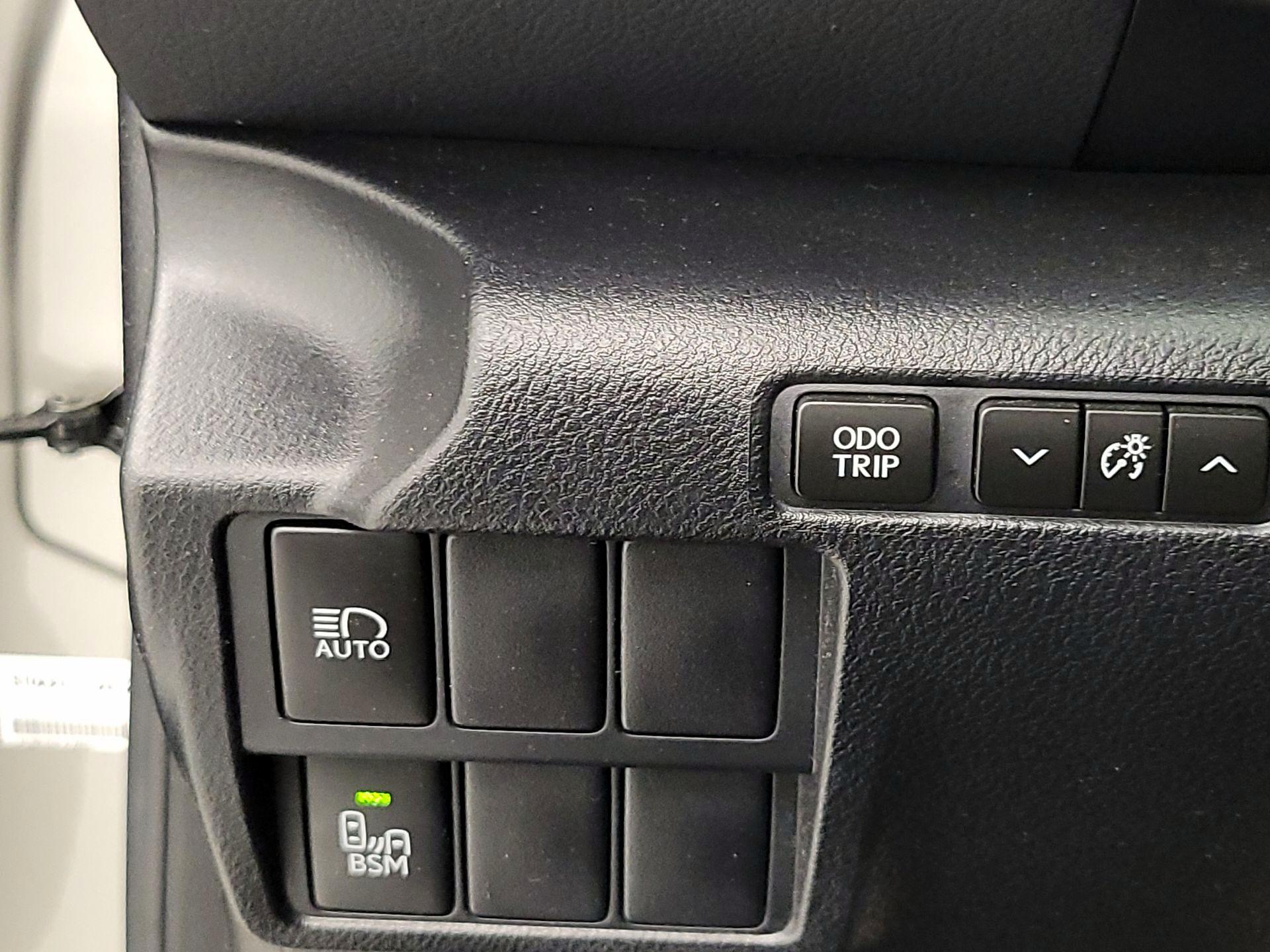 Thumbnail: 2020 Lexus IS - 13