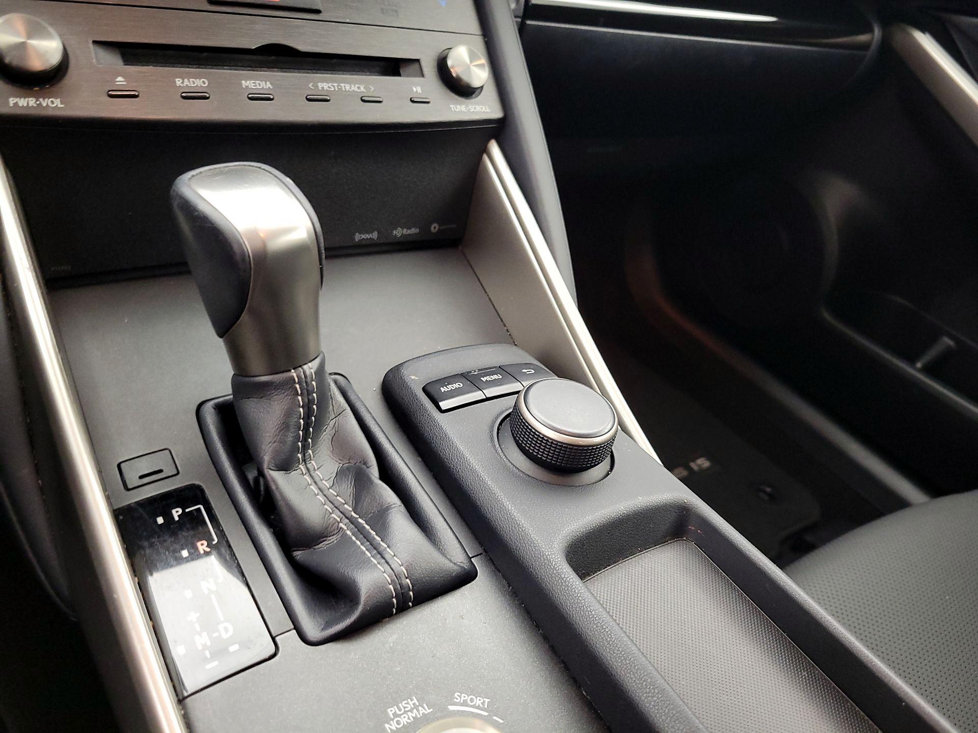 Thumbnail: 2020 Lexus IS - 17