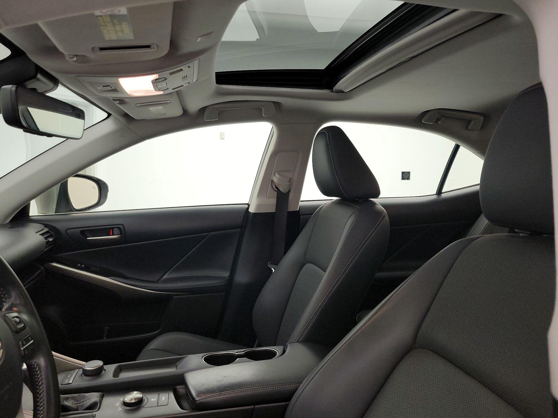 Thumbnail: 2020 Lexus IS - 18