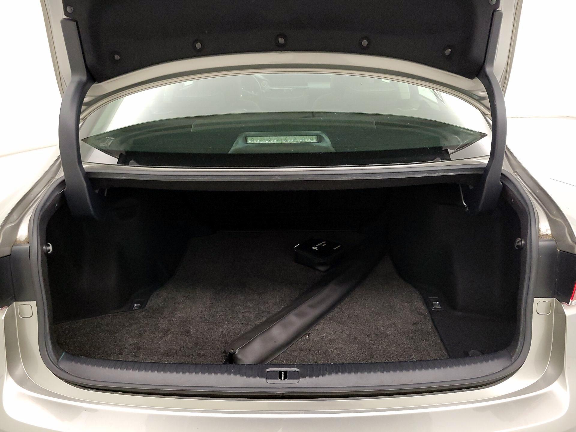 Thumbnail: 2020 Lexus IS - 20