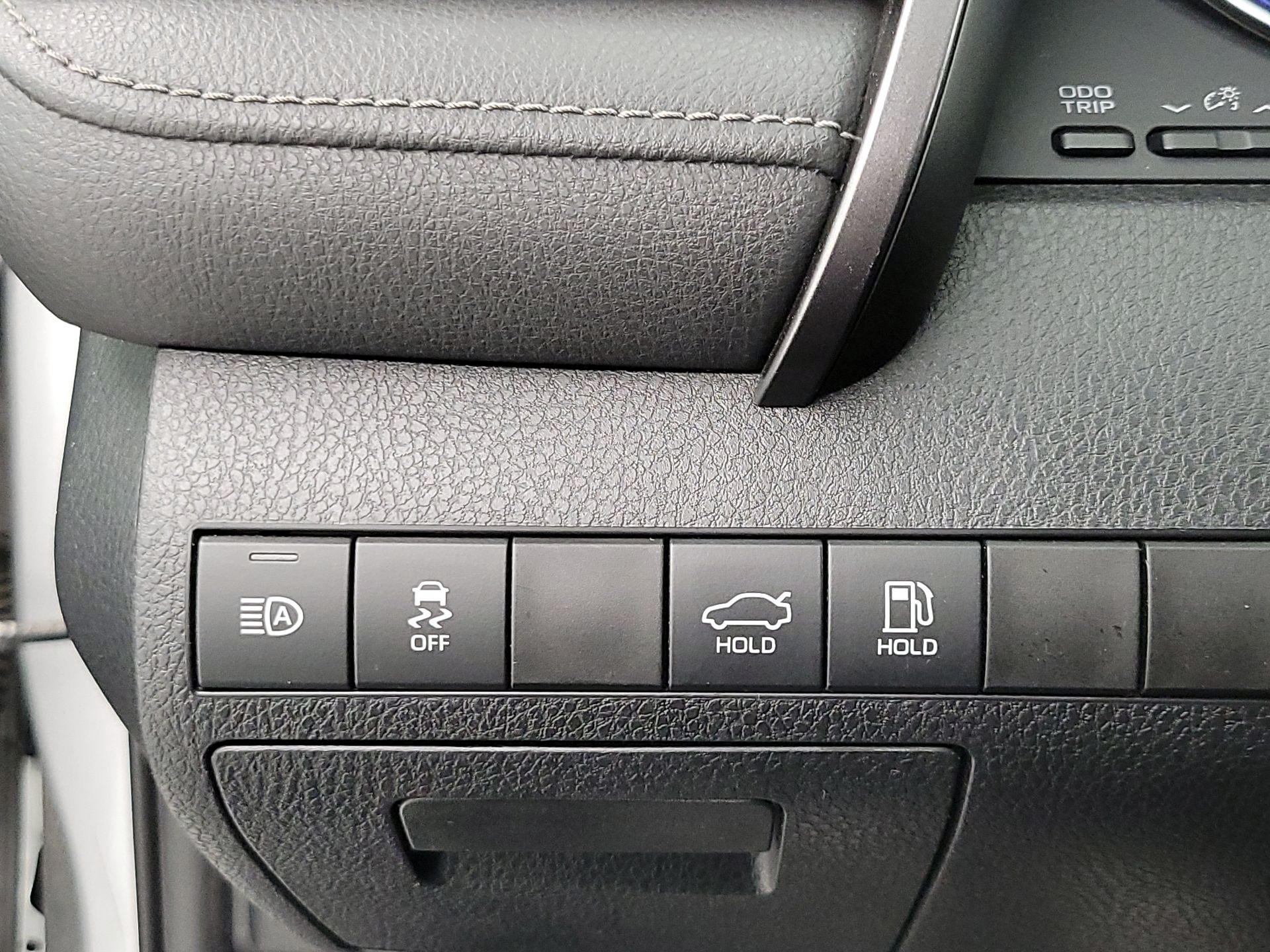 Thumbnail: 2019 Toyota Camry - 13