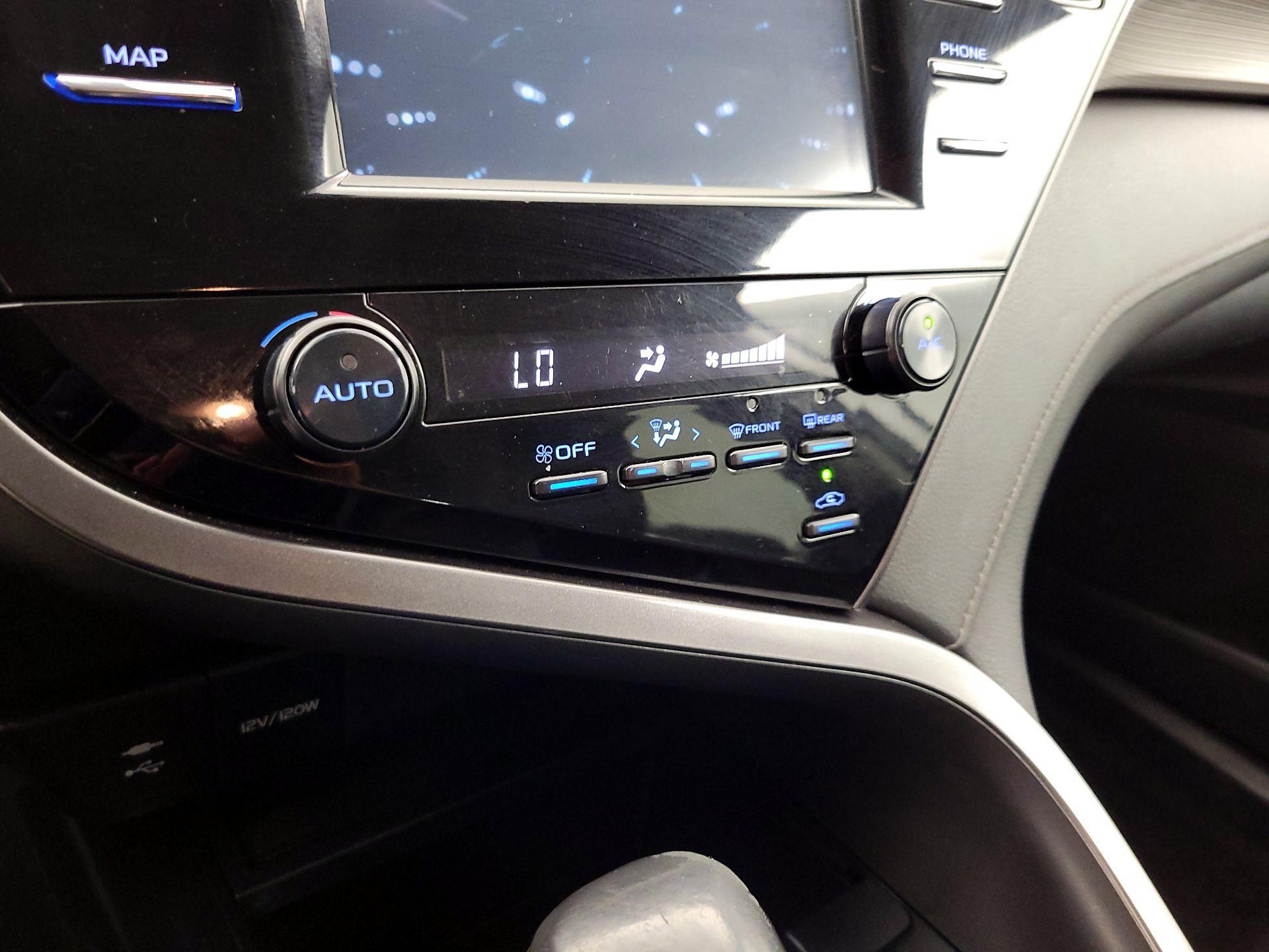 Thumbnail: 2019 Toyota Camry - 16