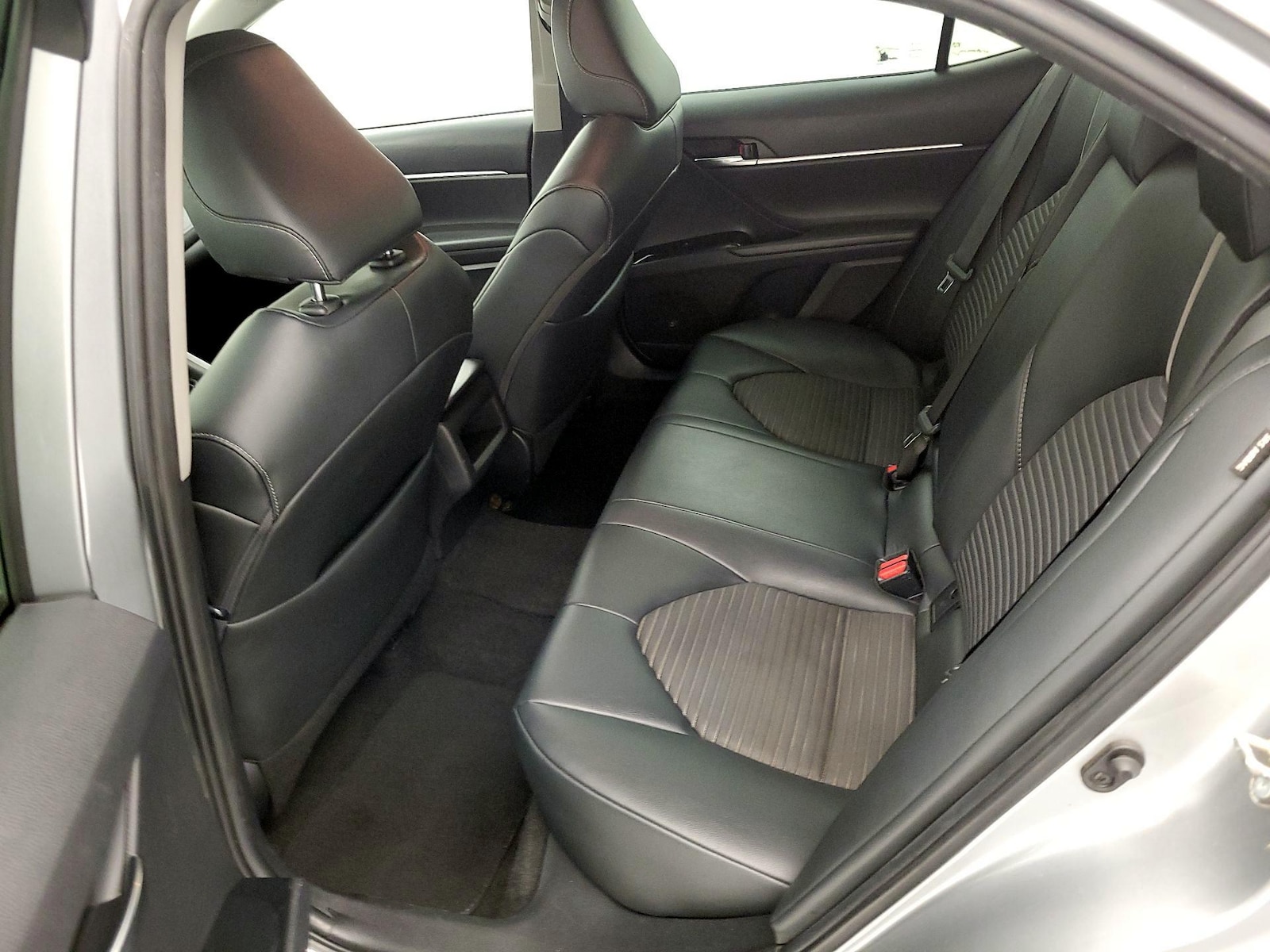 2019 Toyota Camry SE - Photo 19
