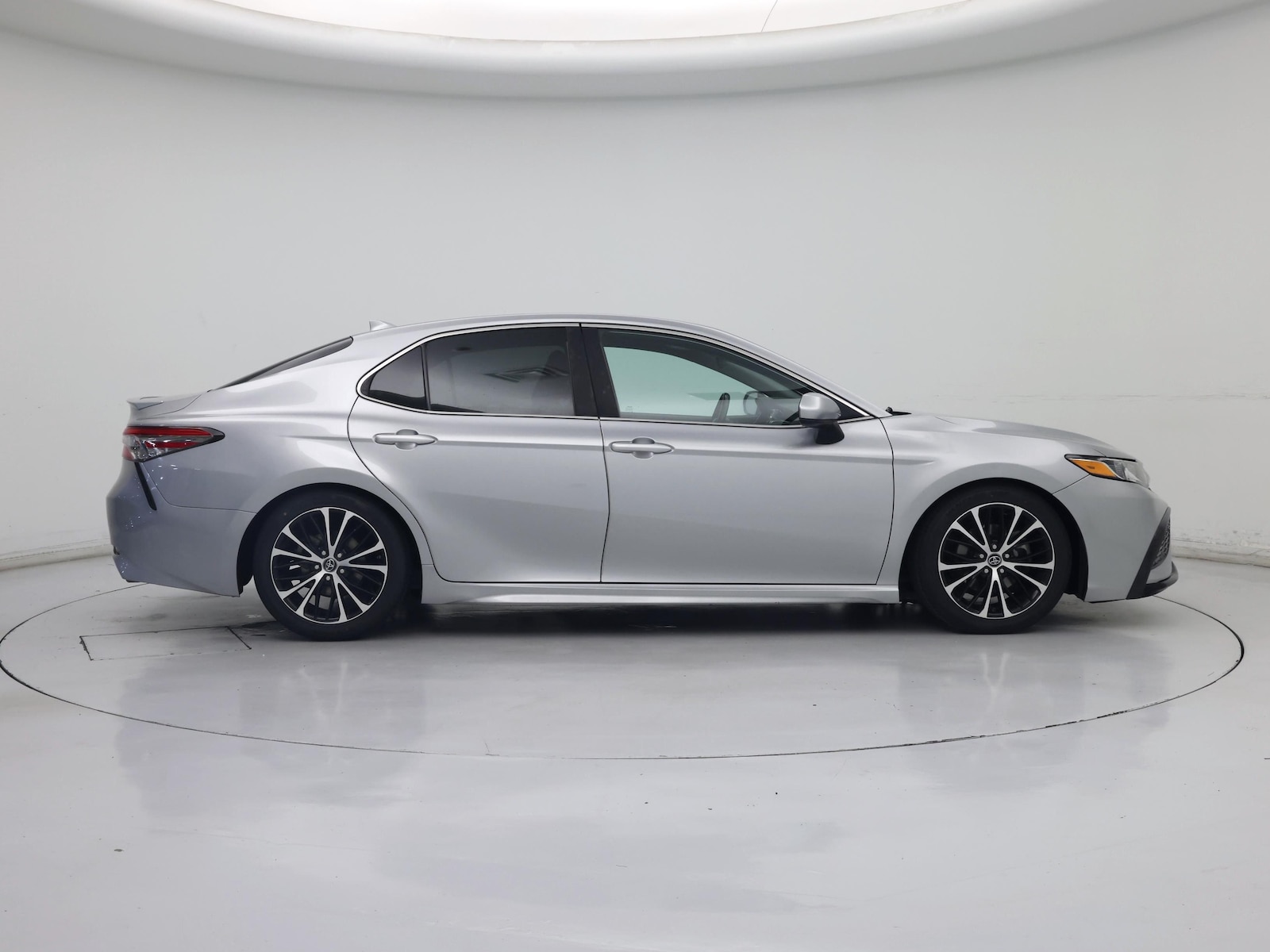 2019 Toyota Camry SE - Photo 8