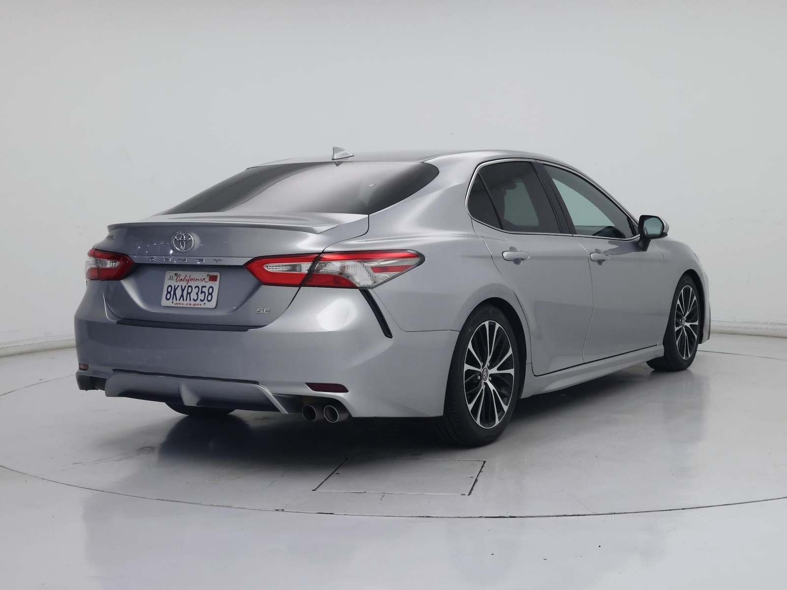 2019 Toyota Camry SE - Photo 9
