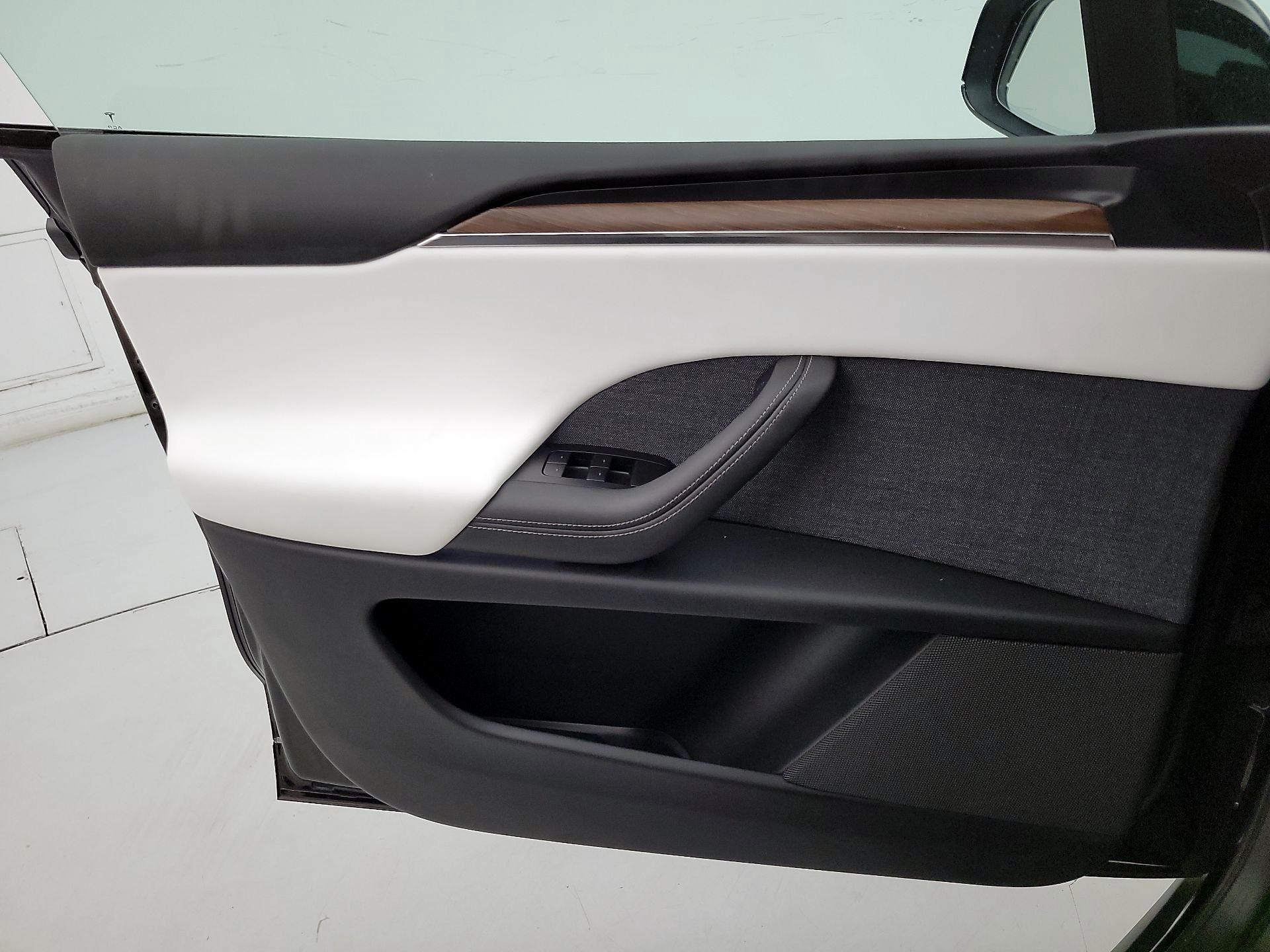 Thumbnail: 2022 Tesla Model X - 12
