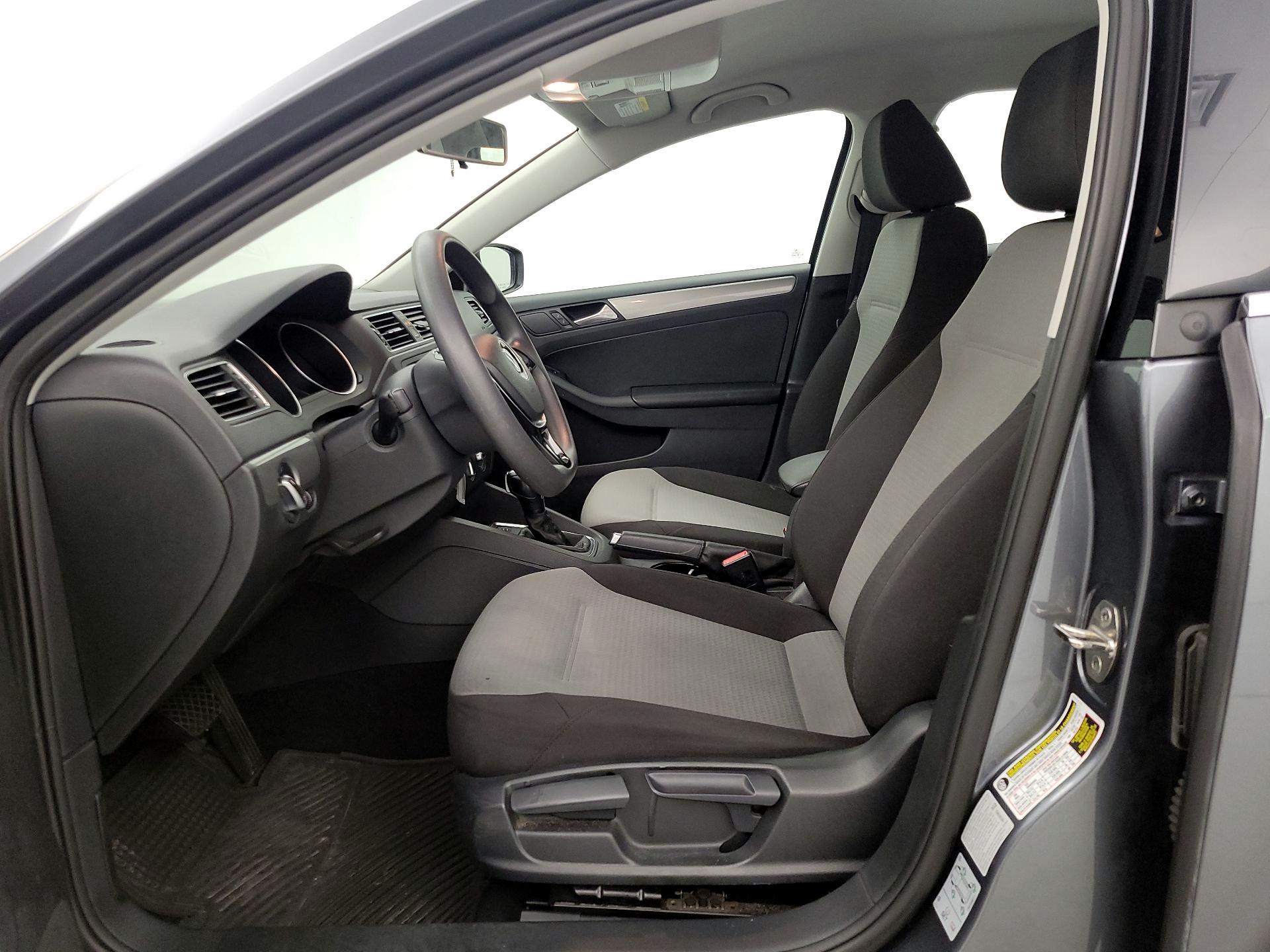 Thumbnail: 2017 Volkswagen Jetta - 11