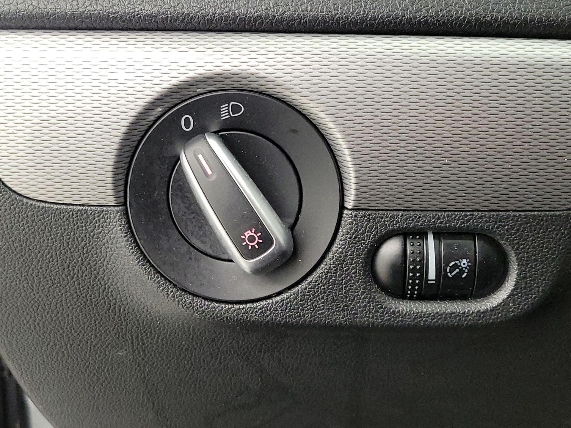 Thumbnail: 2017 Volkswagen Jetta - 13