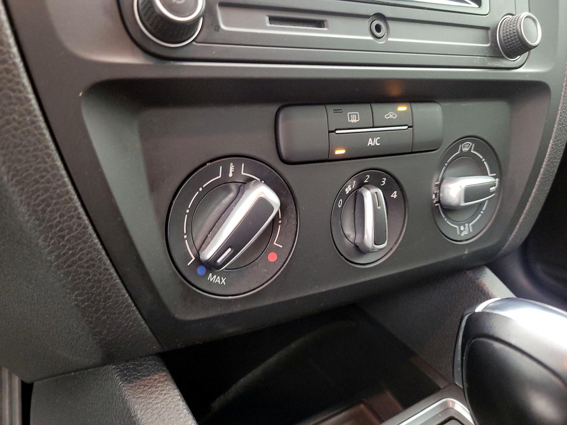 Thumbnail: 2017 Volkswagen Jetta - 16