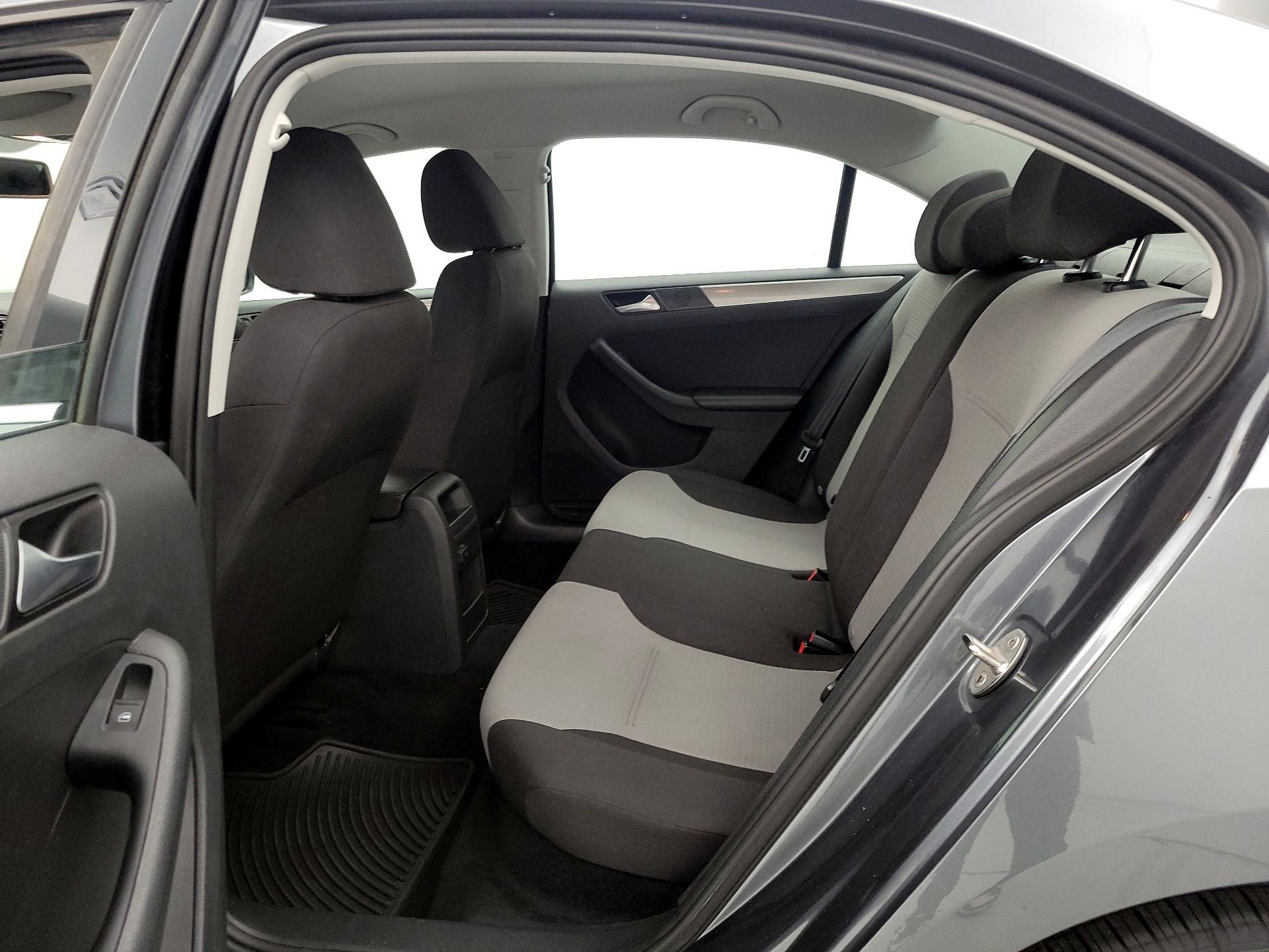 Thumbnail: 2017 Volkswagen Jetta - 19