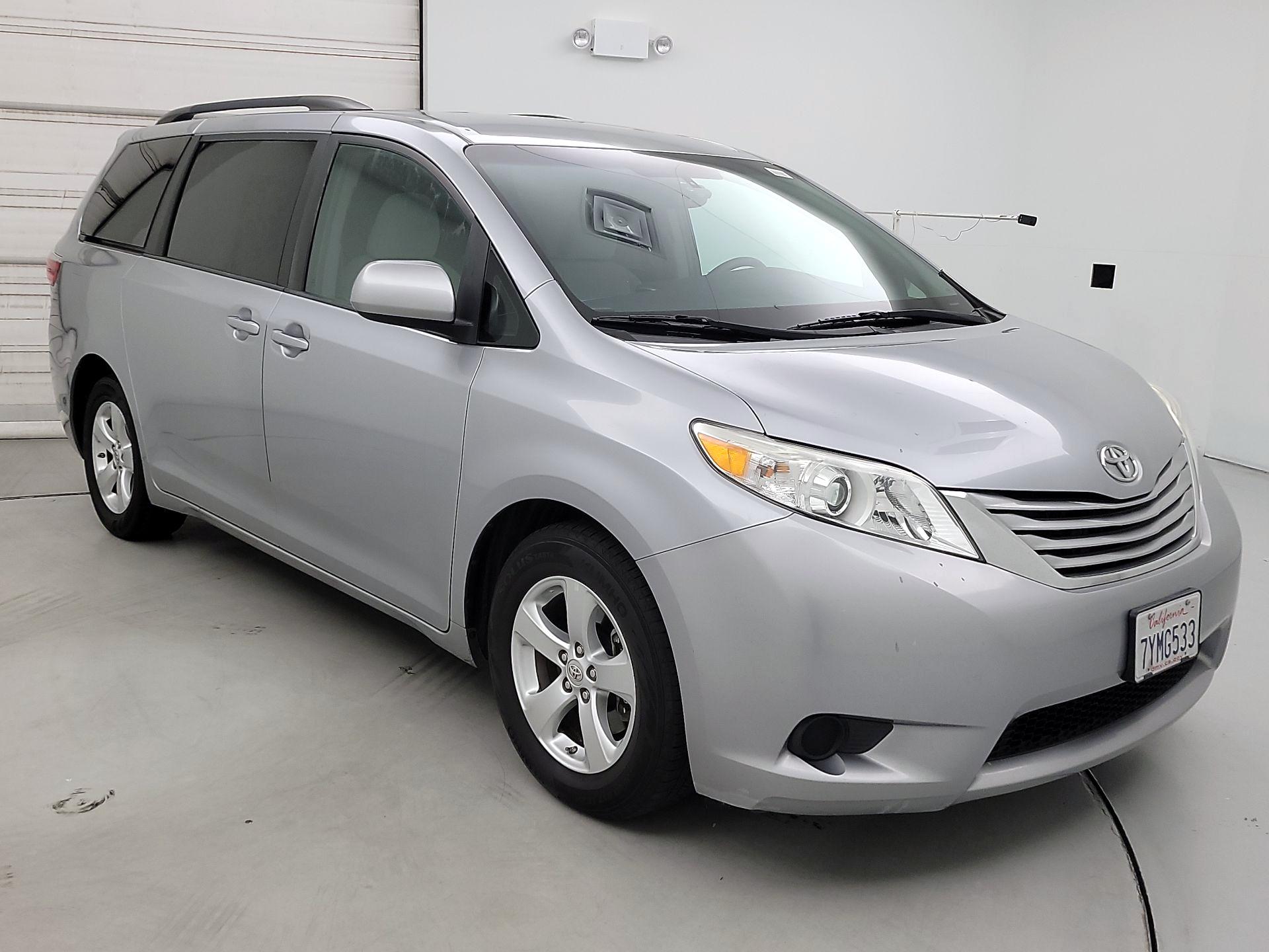 Thumbnail: 2017 Toyota Sienna - 1