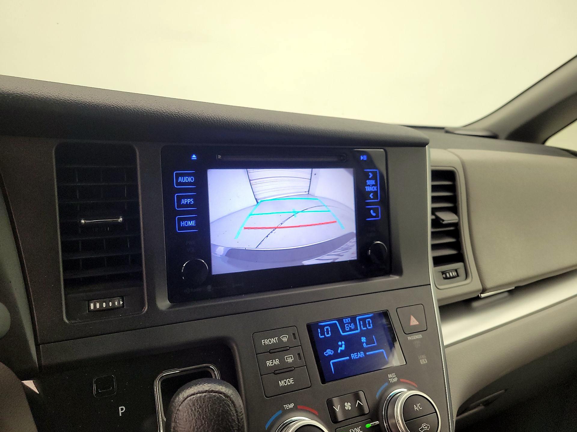 Thumbnail: 2017 Toyota Sienna - 12