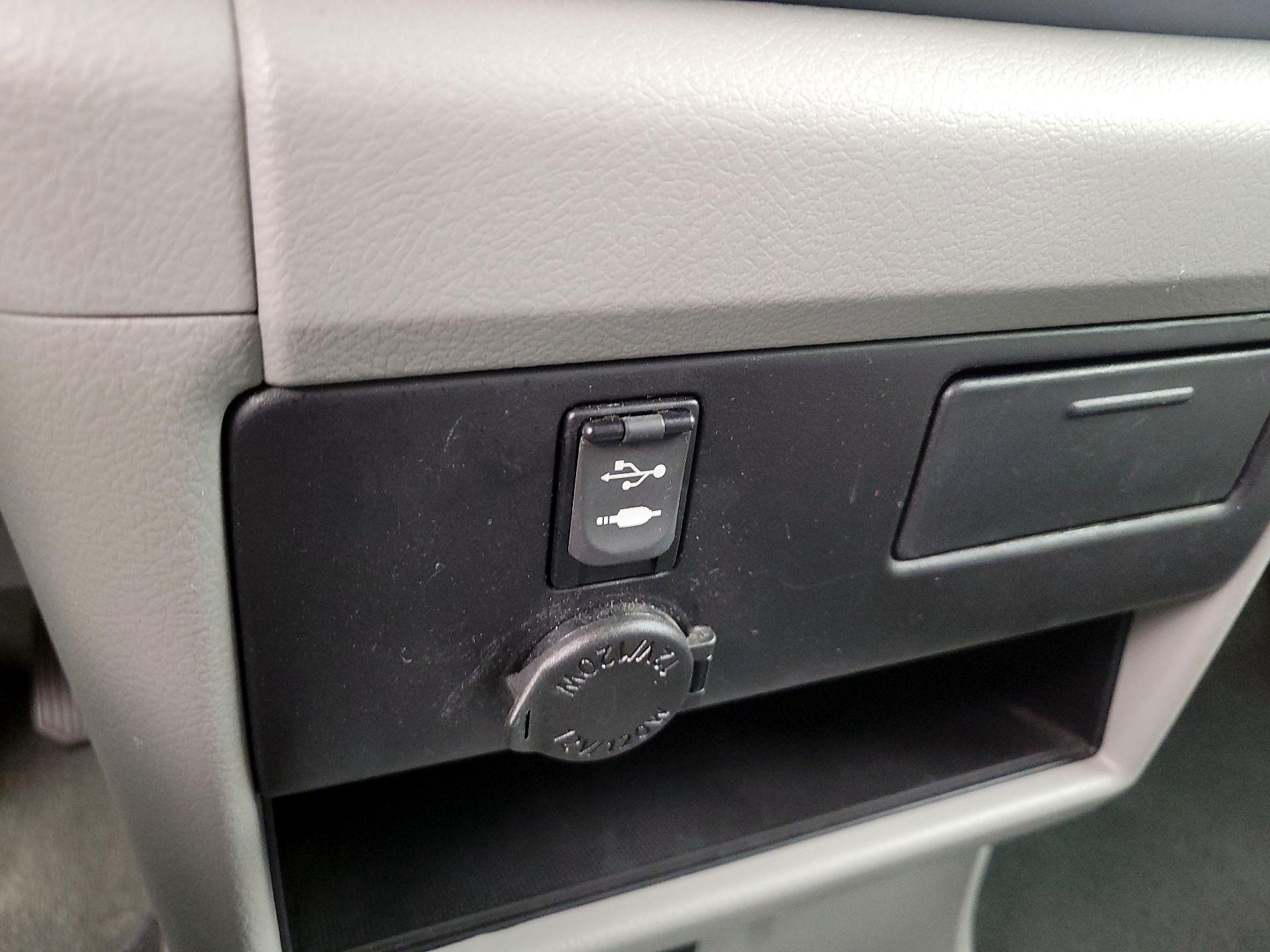 Thumbnail: 2017 Toyota Sienna - 16