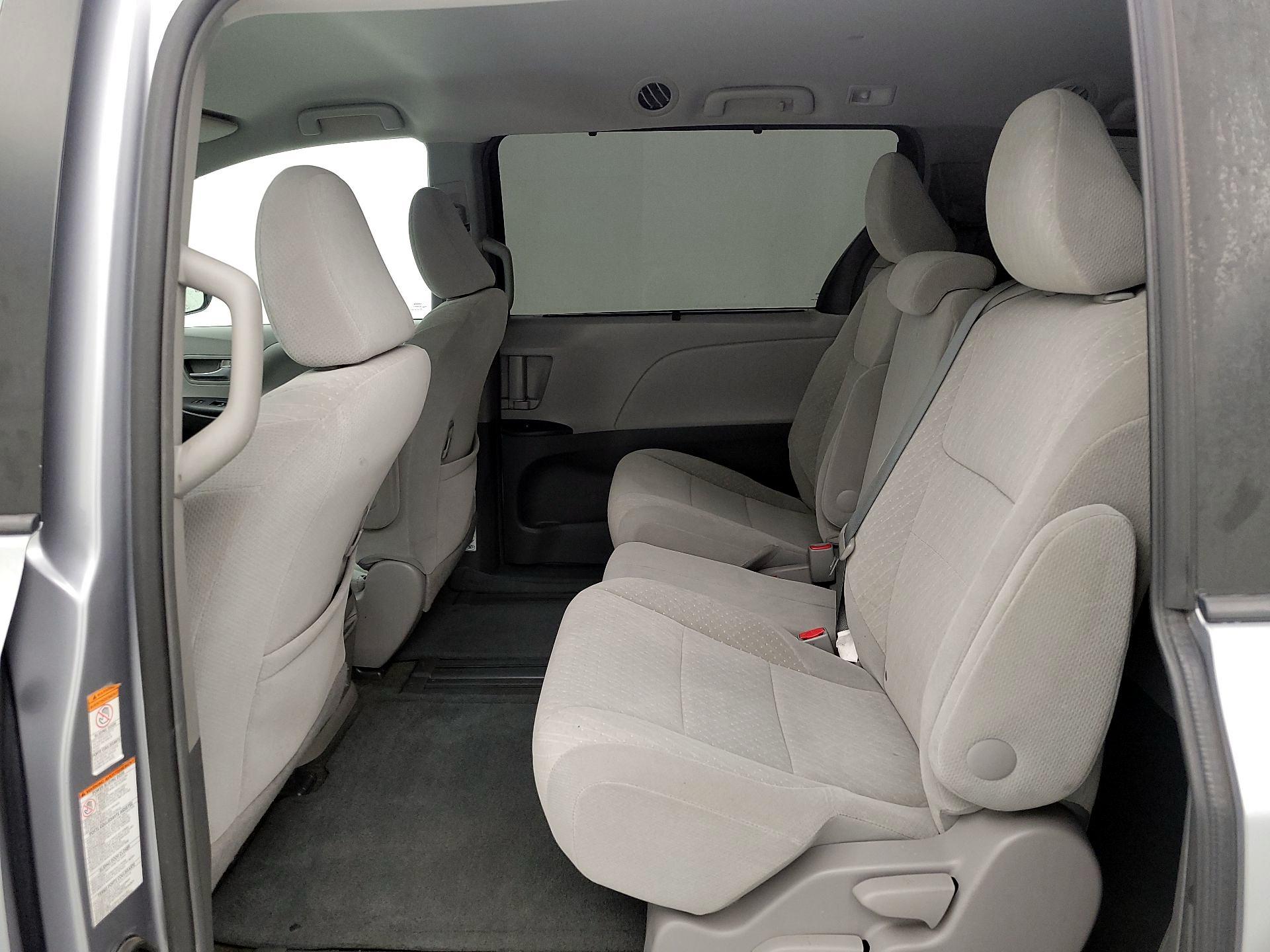 Thumbnail: 2017 Toyota Sienna - 17