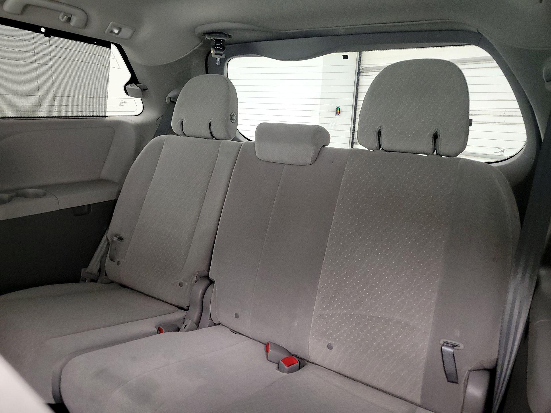 Thumbnail: 2017 Toyota Sienna - 18