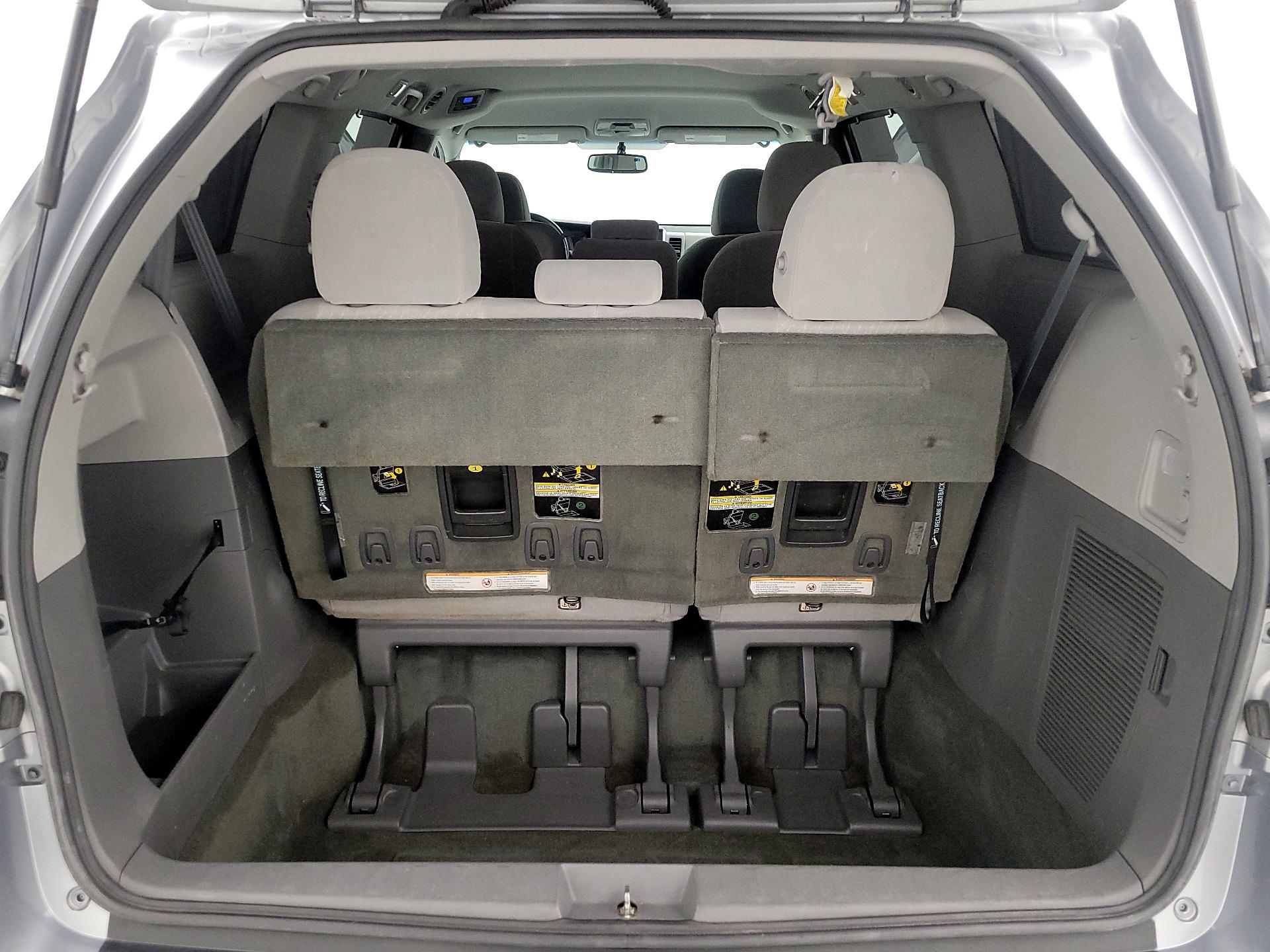 Thumbnail: 2017 Toyota Sienna - 19