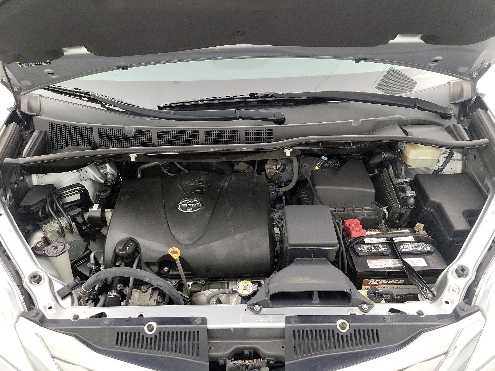 Thumbnail: 2017 Toyota Sienna - 20