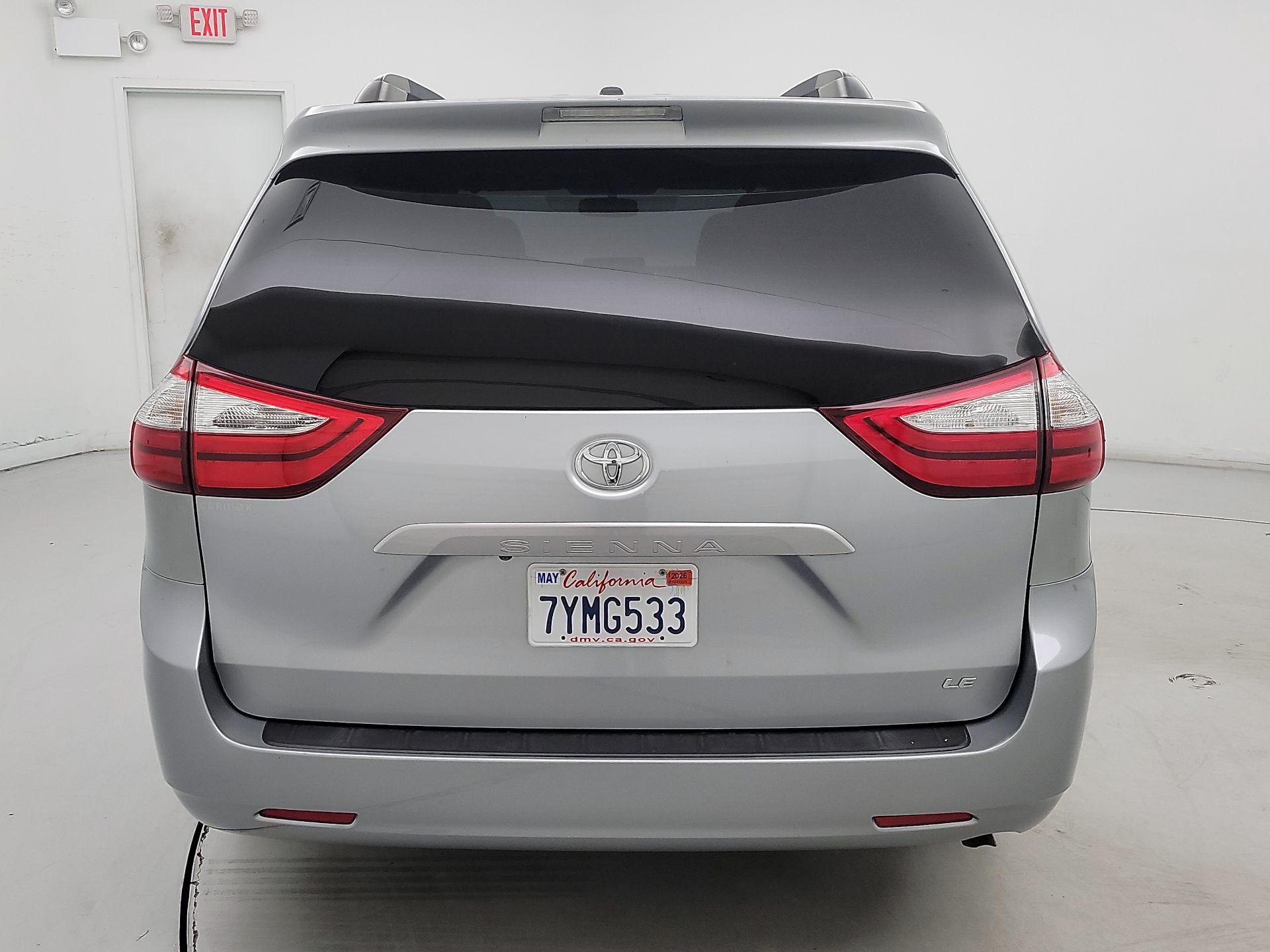 Thumbnail: 2017 Toyota Sienna - 6