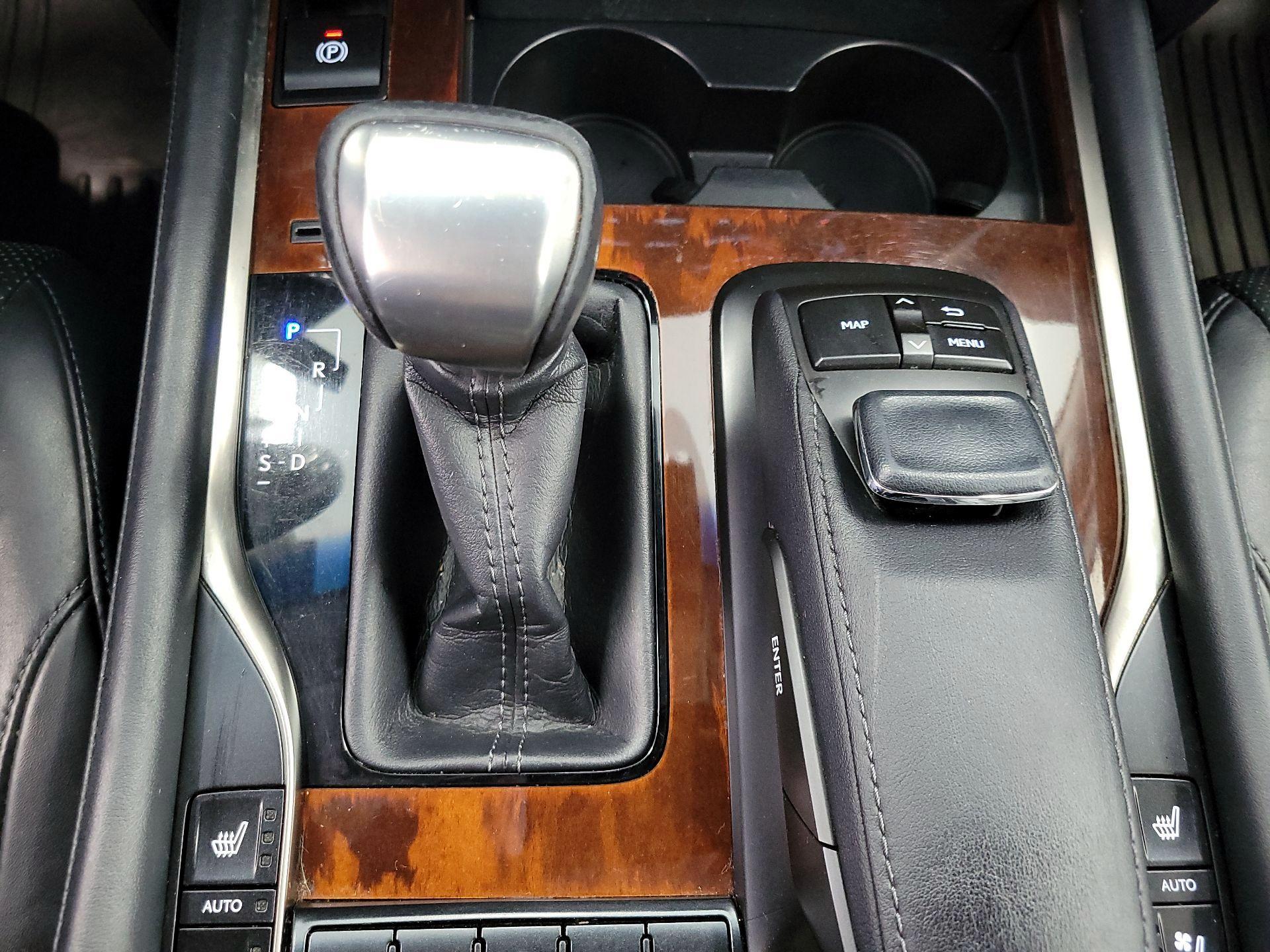 Thumbnail: 2016 Lexus LX - 17