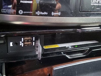USB/AUX Ports
