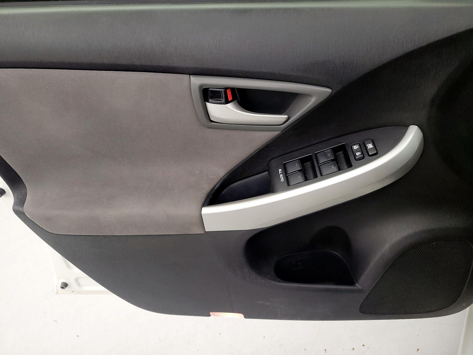 Thumbnail: 2014 Toyota Prius - 10