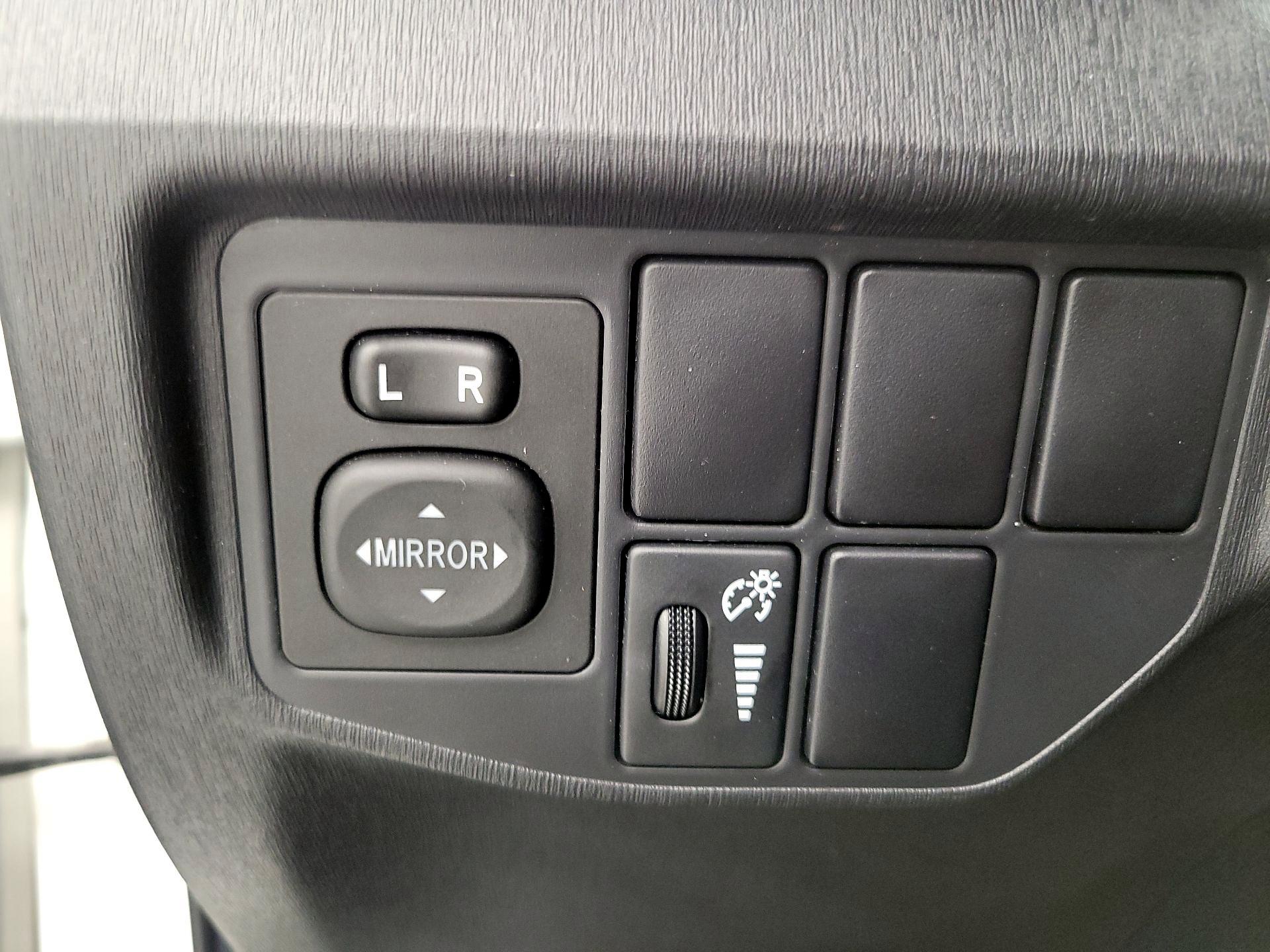 Thumbnail: 2014 Toyota Prius - 11