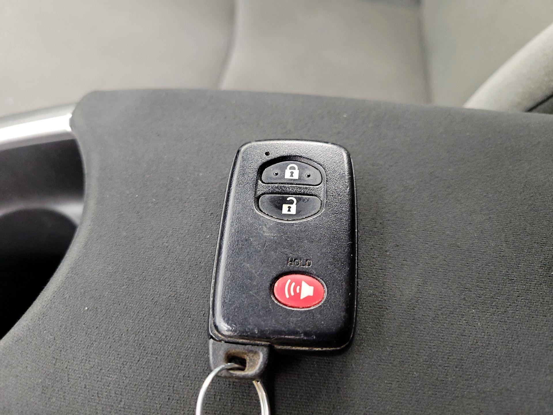 Thumbnail: 2014 Toyota Prius - 18