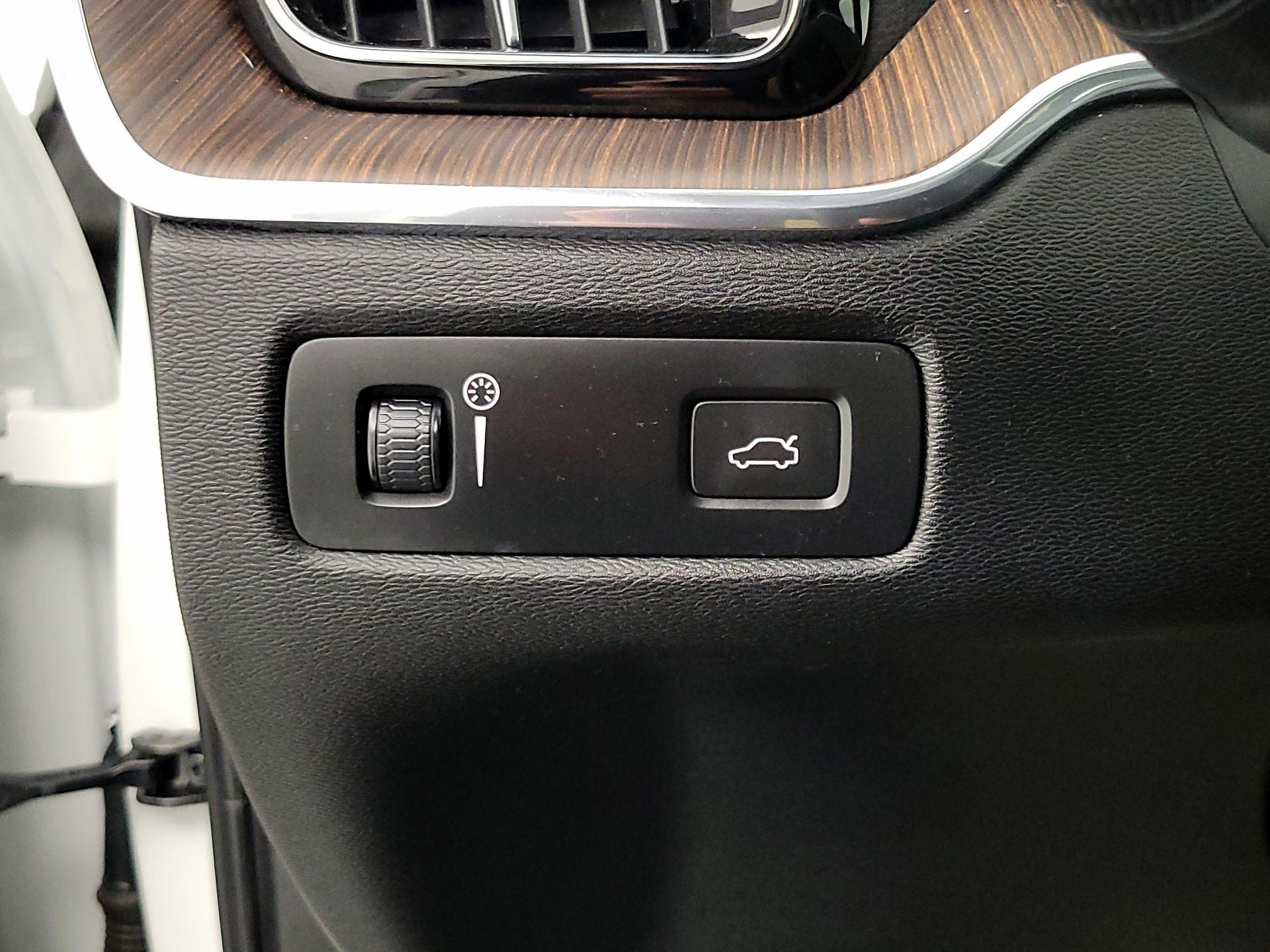 Thumbnail: 2021 Volvo XC60 - 13
