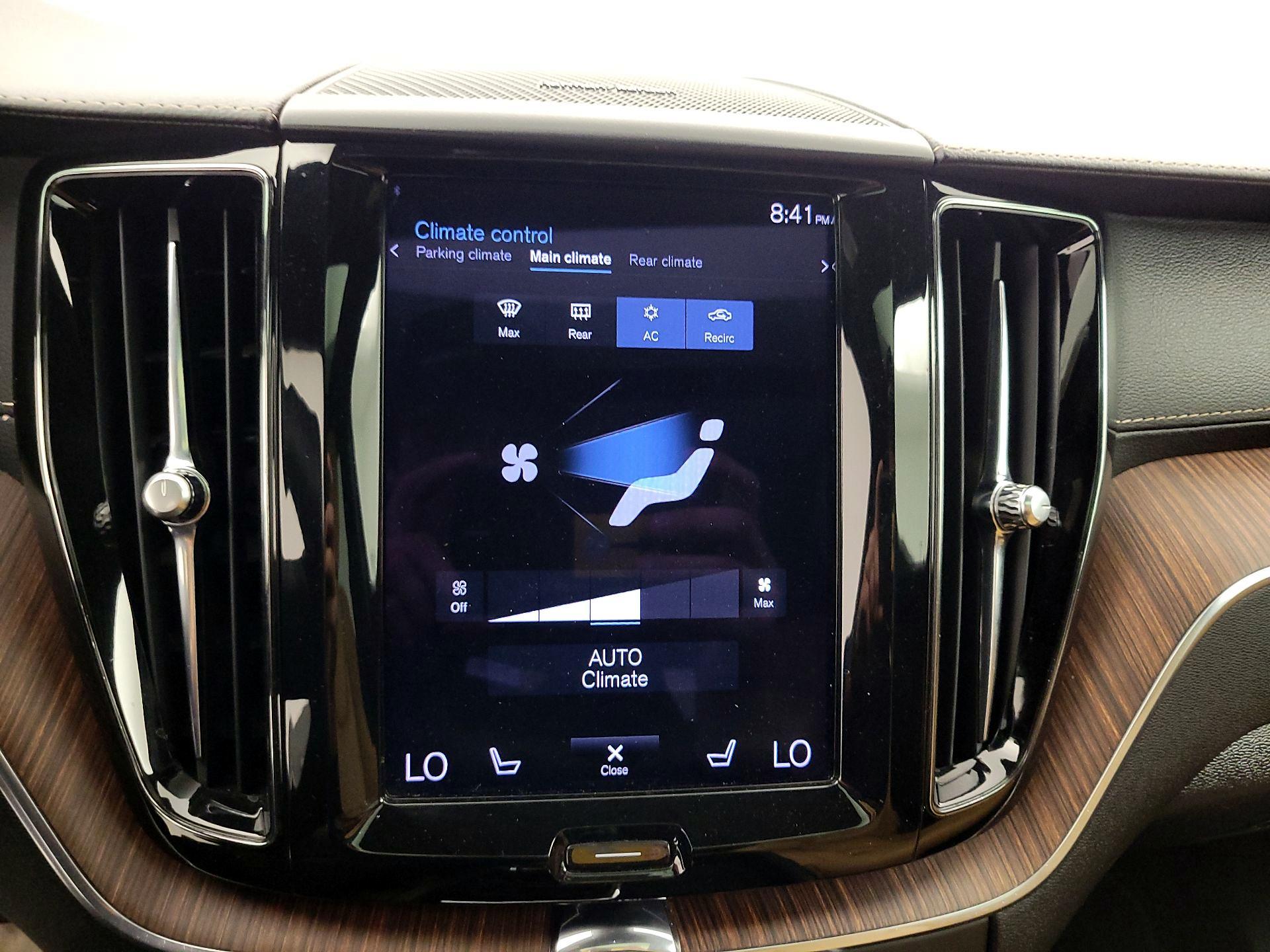 Thumbnail: 2021 Volvo XC60 - 17